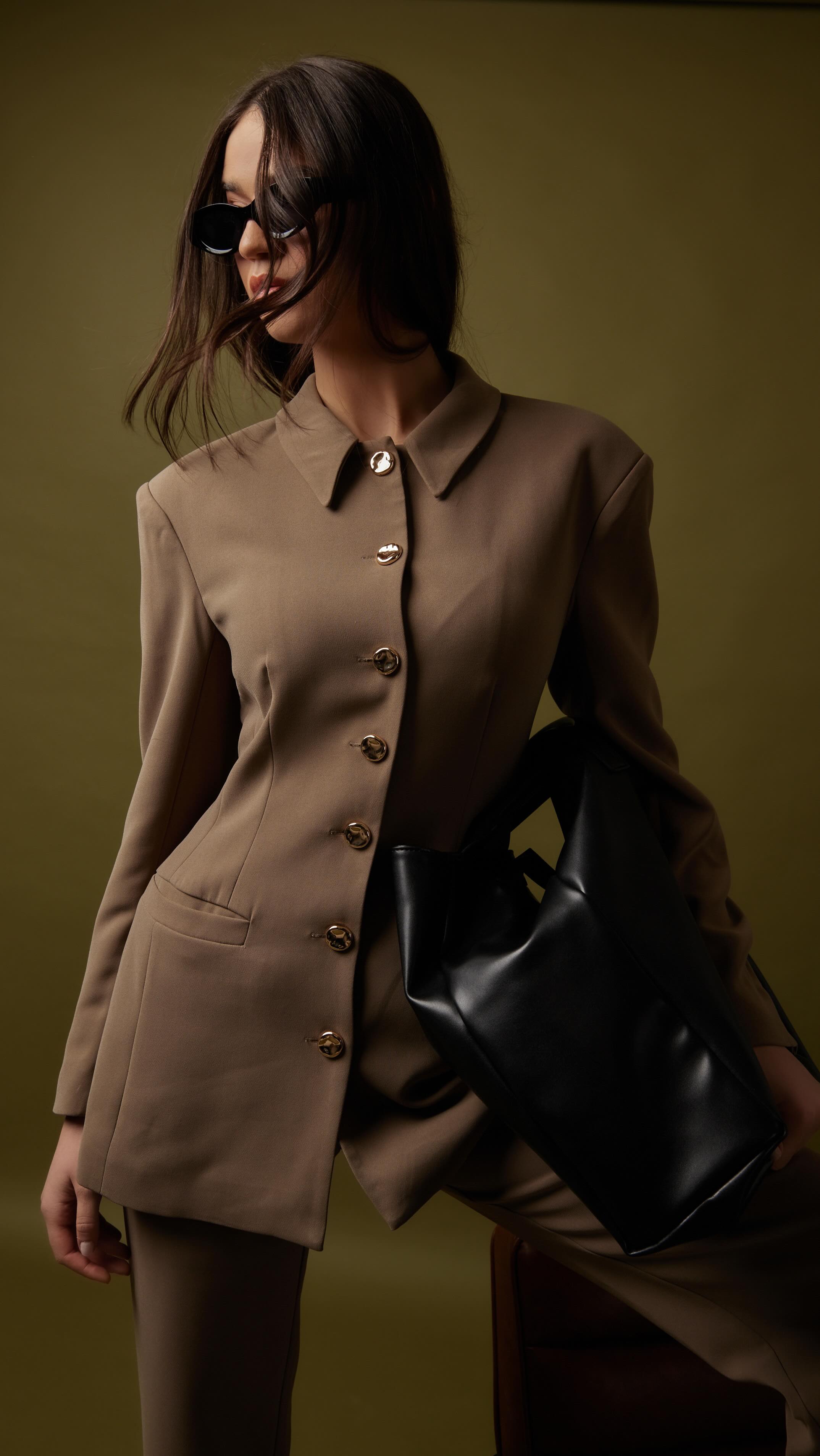A showcase of refined versatility, the perfect line-up.
#stylevideo #outfitstyling #outfitinspo #outfitstylingtips #outfitstylingideas #luxuryclothing #luxurybrand