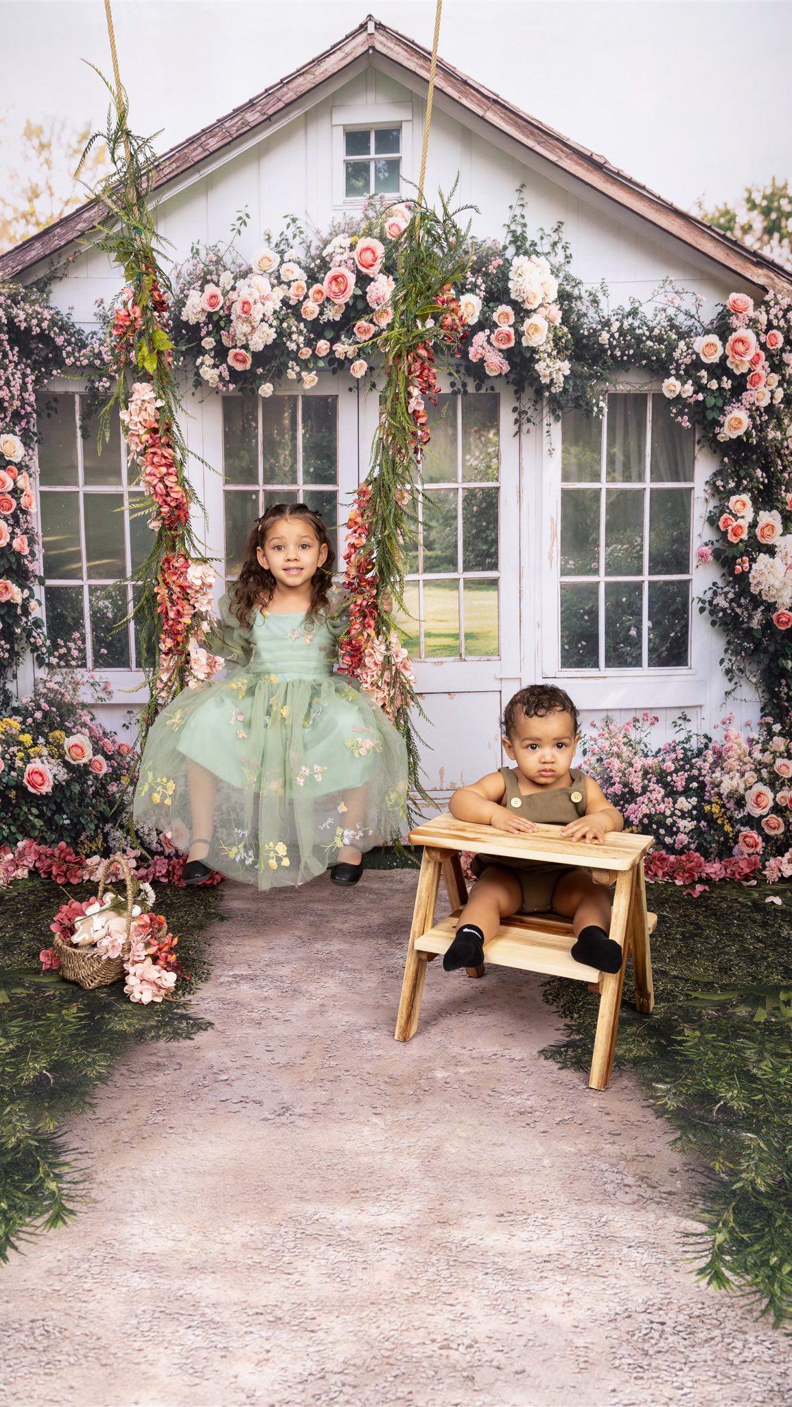 Happy Easter everyone! Enjoy this time with your loved ones and continue capturing memories. 💐🐰✝️