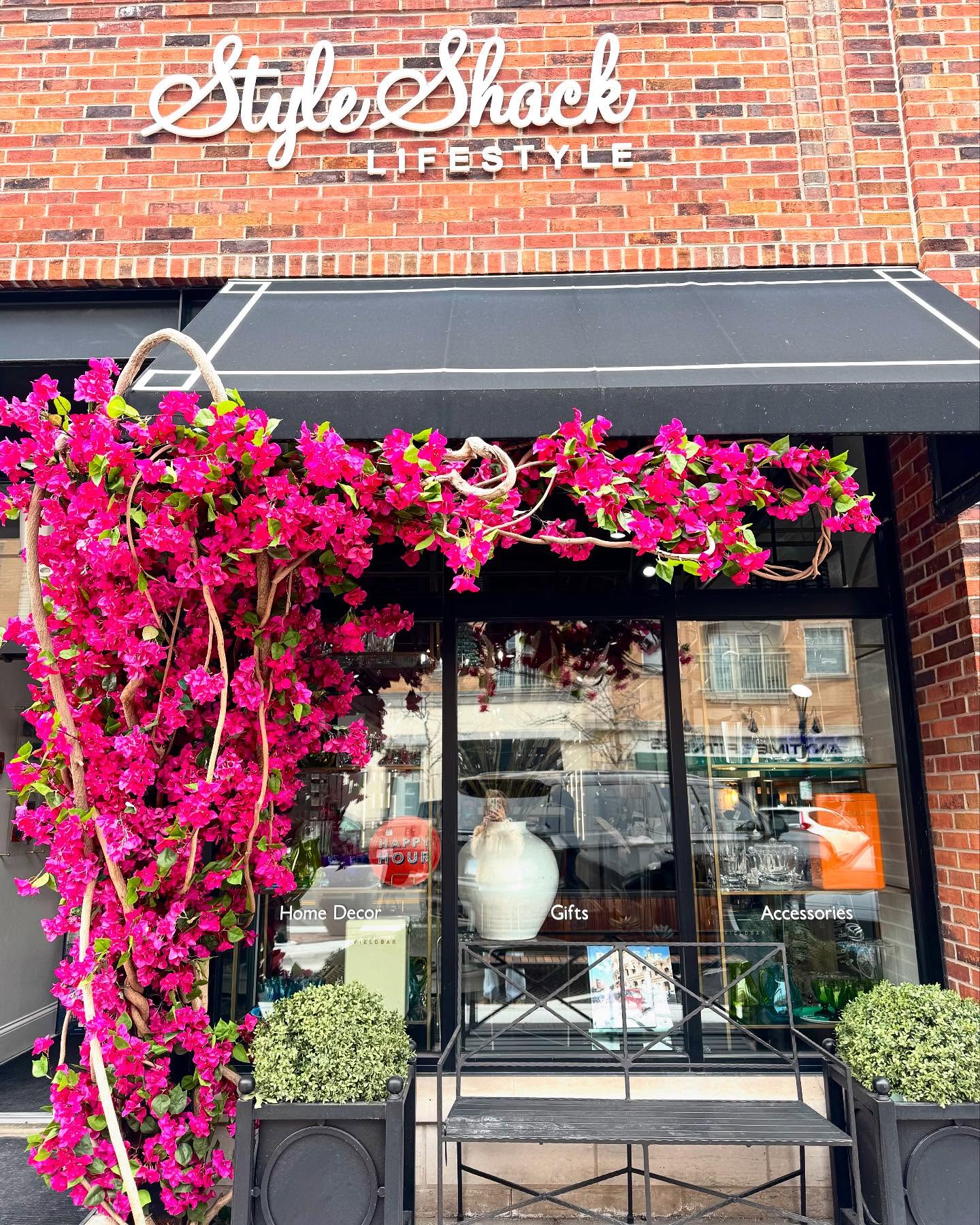 Spring is here, and we’re embracing it with open arms. Stop by @styleshacklife this Saturday, 4/19 from 12-4pm and help them celebrate 15 years in Highland Park. Oh- and don’t forget to check out our latest floral installation!
.
.
.
.
.
.
.
#shopsmall #shoplocal #smallbusiness #womanownedbusiness #floralinstallation #floraldesign