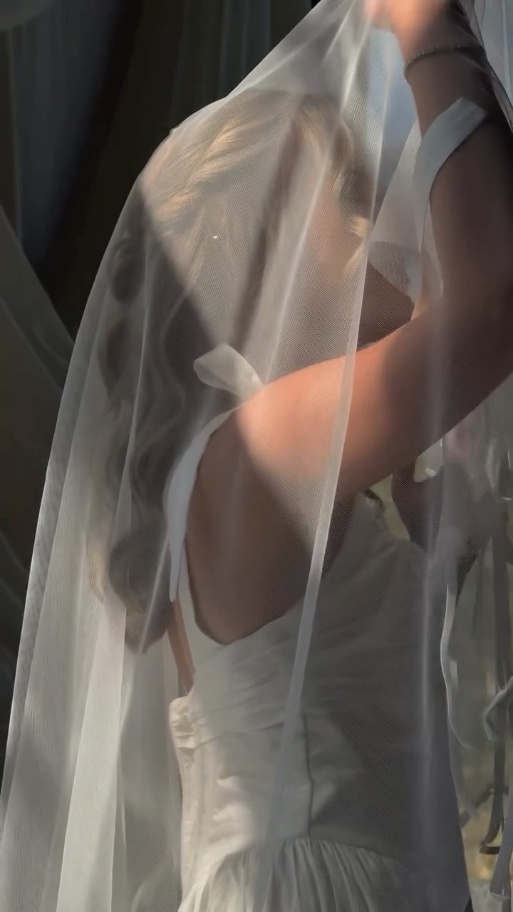 last week I captured BTS of @untoldworkshops at the @thegiraffeshed - a day filled with huge amounts of creativity and excitement from both suppliers and attendees. The whole day gave me so much motivation and energy that felt like I needed before wedding season truly kicks off!
Thank you @esmewhitesidephotography for trusting me again to capture your workshop and for letting me get some practice on my camera 😉 can’t wait to post some shots over on @chloedochertyphotography
_____________
workshop: @untoldworkshops
photographer: @esmewhitesidephotography
venue: @thegiraffeshed
styling: @storiesof_events
florals: @marymaryflorals
dresses: @jeanjacksoncouture @ruedeseinebridal @saintbridal
HMUA: @daniellamakeuphair
cake: @theorchidkitchen
stationery: @thelovelylittledetails
accessories: @debbiecarlisle_ @alabaster.dream
BTS content: @_therelaxedbride
models: @abi.mikes @beckandamanda @fern_cj
#photographerworkshop #weddingworkshop #untoldworkshop