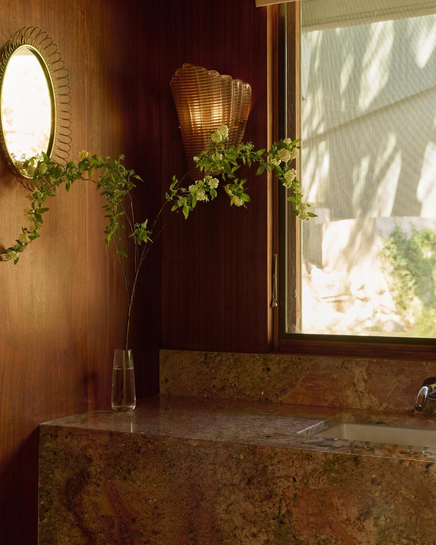Nature is your mirror.
Our Mesa project revisited.
🤎, Tiffany #nightpalm
Photographer: @tessaneustadt
Home listed by: @jennacooperla
Architecture: @ha_ma_architects
#design #interiors #pasadena #theromanceofideas
#murano