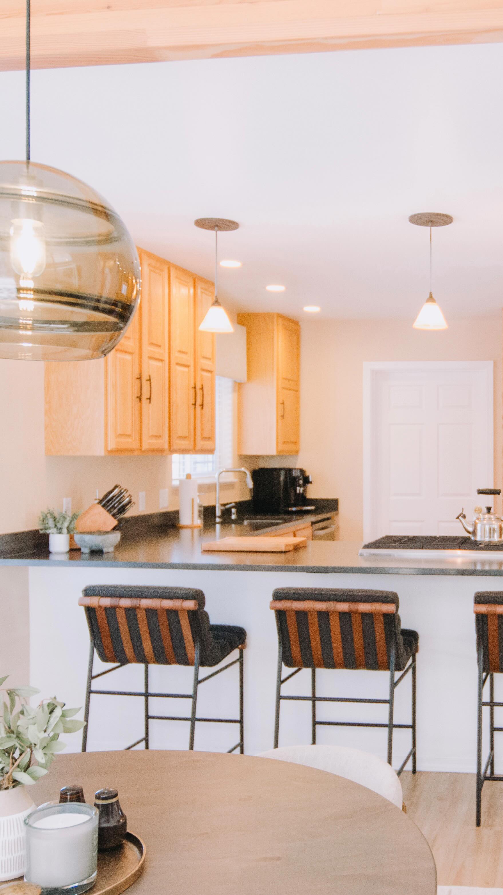 Excited to share this recent kitchen renovation! Our client has been in this home for over 20 years and wanted clean and modern updates. We love how the new countertops completely transformed the existing cabinetry!
Countertops @granitecityalaska
Contractor @timberwolfconstructionalaska
#kitchenrenovation
#modernkitchen
#alaskahome
#alaskainteriordesigner