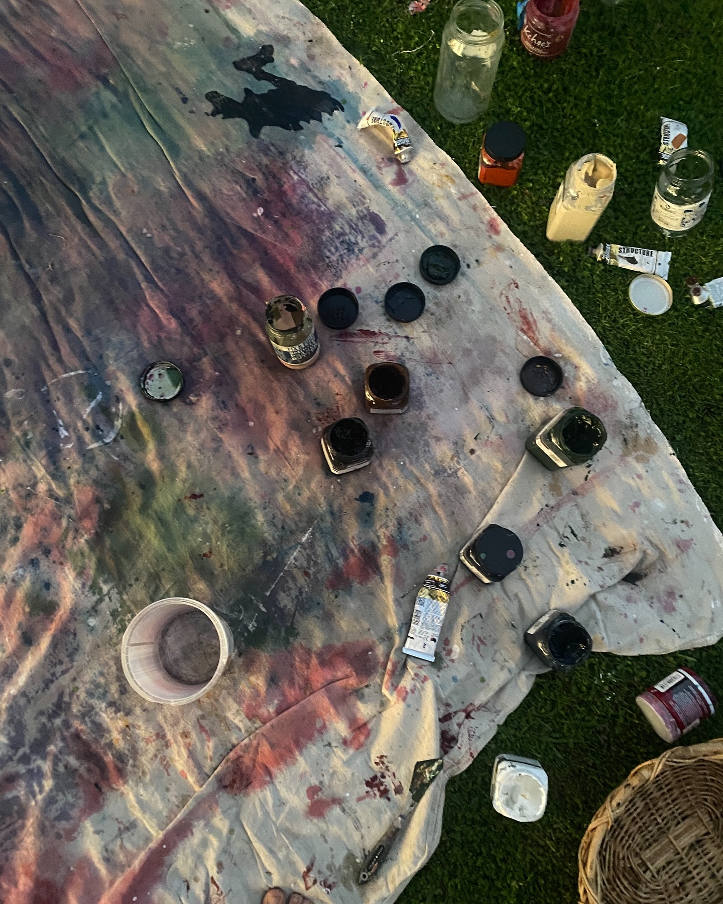 April. You have really been somethin else.
New work.
Old friends.
New friends.
Cute shit.