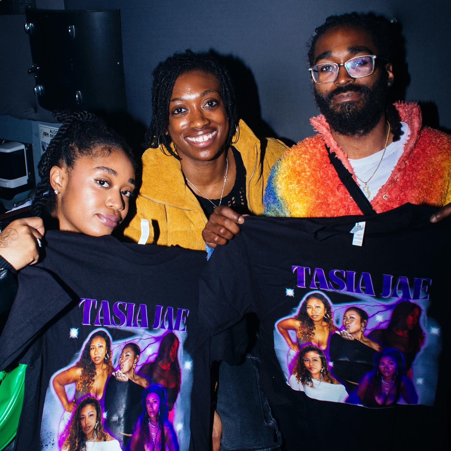Vibes were vibing.
The fits were fitting.
And 🌸Rhythm & Bloom🌸? A whole movie.
Much love to everyone who helped make this sold-out night unforgettable.
📸 @tashamag & @sappworld
#RhythmAndBloom #TheVibeRoom #DMVEvents #CreativeCommunity #SoldOutShow #EventRecap #RBandRap #VibesOnVibes