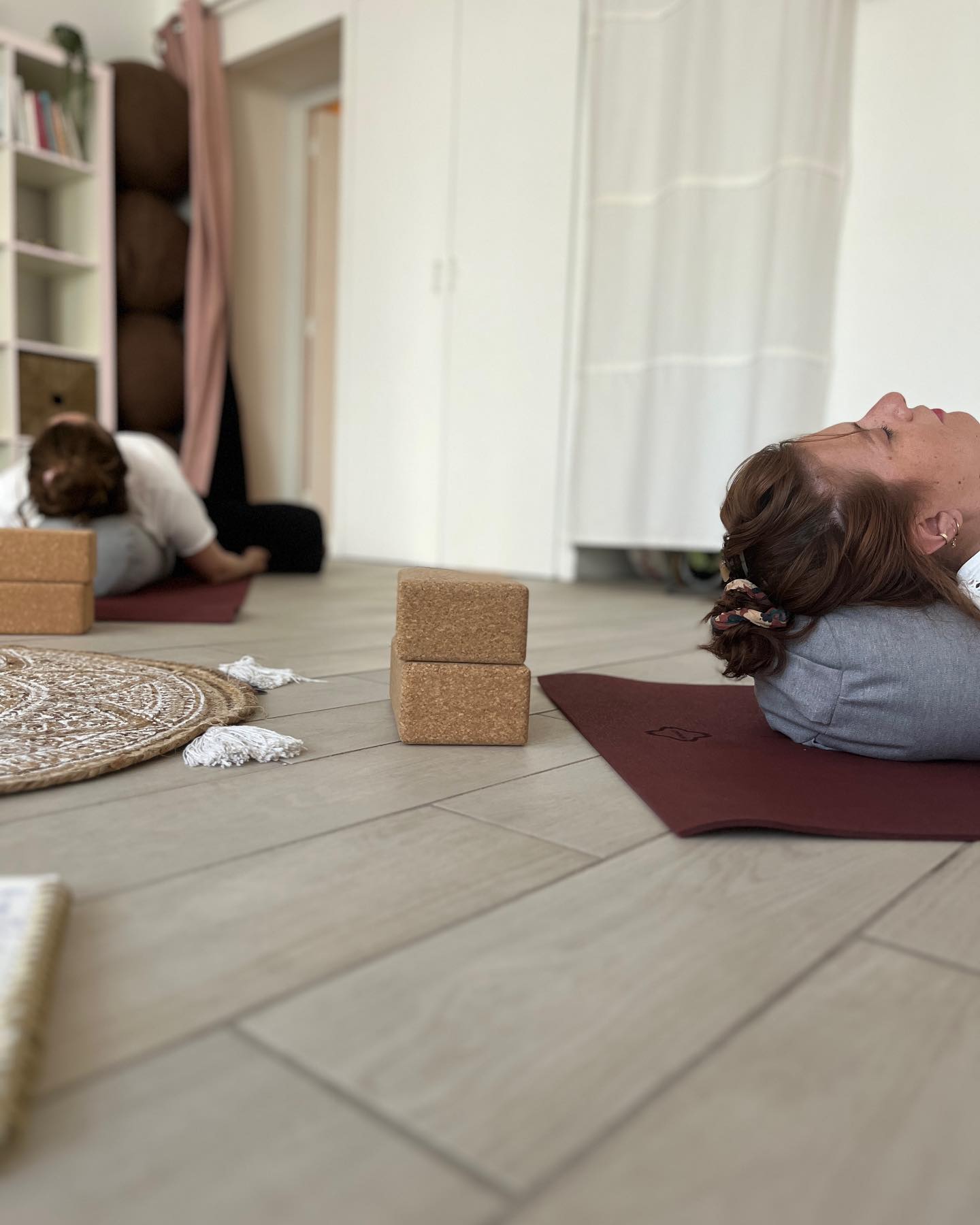 . 1er MAI .
Avant le 1er mai je ne travaillais pas.
Mais ça c’était avant.
Avant de faire un métier tellement épanouissant. Avant de prendre soin des femmes.
Avant de prendre soin des mères.
Merci encore à chacune de vous.
Vous êtes tellement mère-veilleuses 🫶🏼
#yogapostnatal #yogapostnatallyon #prendresoindesmeres #moisdor #soutenirlepostpartum #postpartum #yogamamanbébé #yogamamanbebelyon #cercledefemmes #cercledefemmeslyon