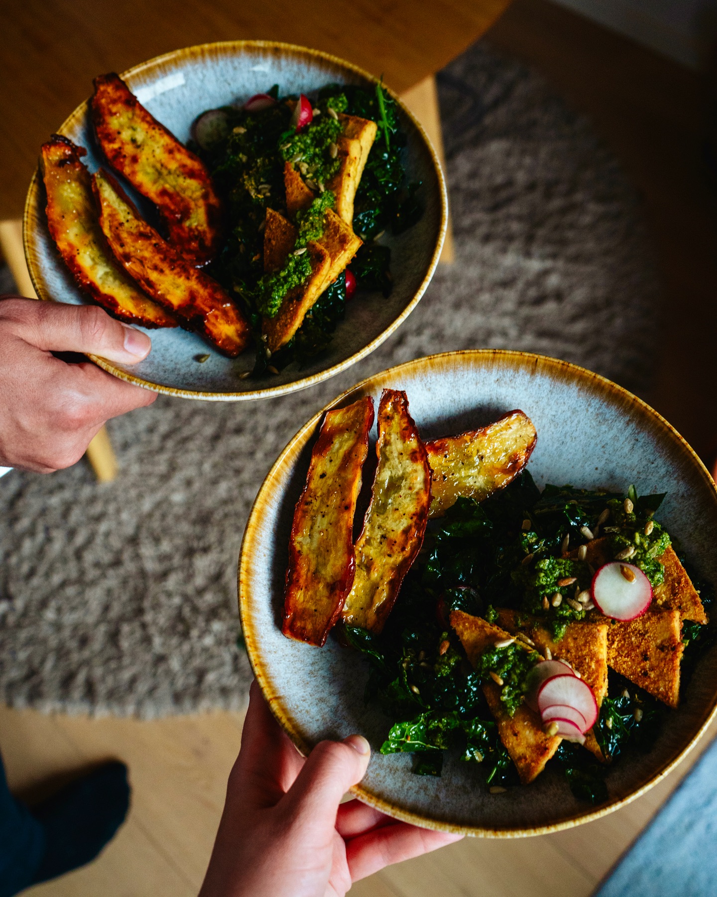 Spring nourish bowl only using ingredients I had on hand. Will make again 🌿
• Maple-roasted Japanese sweet potatoes 🤤
• Herb-crusted tofu
• Kale and radish salad topped with wild garlic pesto and toasted sunflower seed dukkah
#plantbasedfood #plantbasedrecipes #plantbased #veganrecipes #springeats