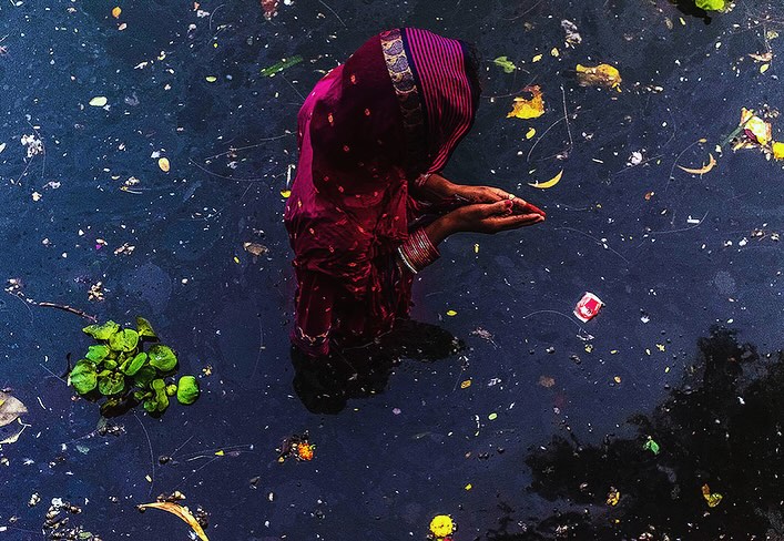 In crisis, by Debrani Das (@debranidas)
Through juxtaposition, we witness India's changing rivers & their impact on the lives of those who depend on them.
"These two photos were taken in two different cities with a Fujifilm X100f camera 23mm fixed lens.
📷 1: Kolkata during Chhath Puja.
A woman was praying for good health & fortune for her family in deep water for an hour. The water of the pond was full of waste, but to me, she seemed like the sun, the centre of a universe; the surrounding water body & the waste, the stars, planets, and comets of this universe, rotating around her.
📷 2: Varanasi, the place where the Ganges resides. After the famous Dev Deepawali, the river, which we call ‘Maa’, turns into a river full of waste.
The Ganges holds deep spiritual significance in Hindu belief, revered as the most sacred of rivers. Along its banks, rituals of life and death unfold daily, nowhere more so than at Manikarnika and Harischandra Ghats, iconic cremation sites. With the “Namami Gange Programme,” a government-led initiative, efforts are underway to rejuvenate the river through improved waste management and treatment systems.
"
#theimpactsociety #theganges #storytelling #climatechange #makeanimpact #infocus #waterpollution #storyteller #visualstorytelling