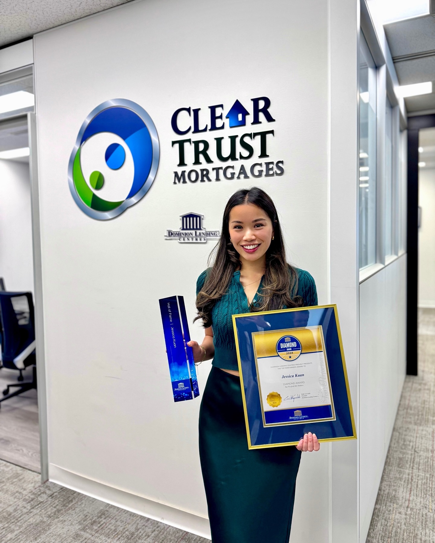 Thank you Dominion Lending Centres for awarding me with the ๐ฏ๐๐๐ ๐๐ ๐ญ๐๐๐ ๐ฌ๐๐๐๐ ๐จ๐๐๐๐
๐
๐๐๐
๐๐๐ 5% ๐ฉ๐๐๐๐๐๐ ๐๐ ๐ช๐๐๐๐
๐ ๐๐๐ 2024! This is a huge milestone in my career that my 22 year old self wouldโve never thought a female broker like me would ever hit, at least not in this timeframe. This award recognizes that youโve ๐๐ช๐ฃ๐๐๐ 550 ๐ข๐ค๐ง๐ฉ๐๐๐๐๐จ ๐๐ฃ ๐ฎ๐ค๐ช๐ง ๐ก๐๐๐๐ฉ๐๐ข๐, which means Iโve been able to help 550 homeowners in my last 7 years ๐ก๐ฅฐ
A huge ๐๐๐ผ๐๐ ๐๐๐ ๐ฉ๐ค ๐๐ก๐ก ๐ข๐ฎ ๐๐ก๐๐๐ฃ๐ฉ๐จ, ๐๐ช๐จ๐๐ฃ๐๐จ๐จ ๐ฅ๐๐ง๐ฉ๐ฃ๐๐ง๐จ, ๐๐ง๐๐๐ฃ๐๐จ ๐๐ฃ๐ ๐๐๐ข๐๐ก๐ฎ ๐๐ค๐ง ๐ฎ๐ค๐ช๐ง ๐จ๐ช๐ฅ๐ฅ๐ค๐ง๐ฉ ๐๐ฃ๐ ๐ฉ๐ง๐ช๐จ๐ฉ ๐๐ฃ ๐ข๐, especially for those who put their trust in me in my very early days. I really couldnโt be here without you! And a big shoutout to my team @signaturemortgages & @yiming.hy.han for your help in getting me here, and for @cleartrustmortgages in believing in me from day 1 ๐ฅน. I am forever grateful, and will promise to continue putting my best foot forward in everything I do ๐๐ผ๐ฅน๐ฅฐ