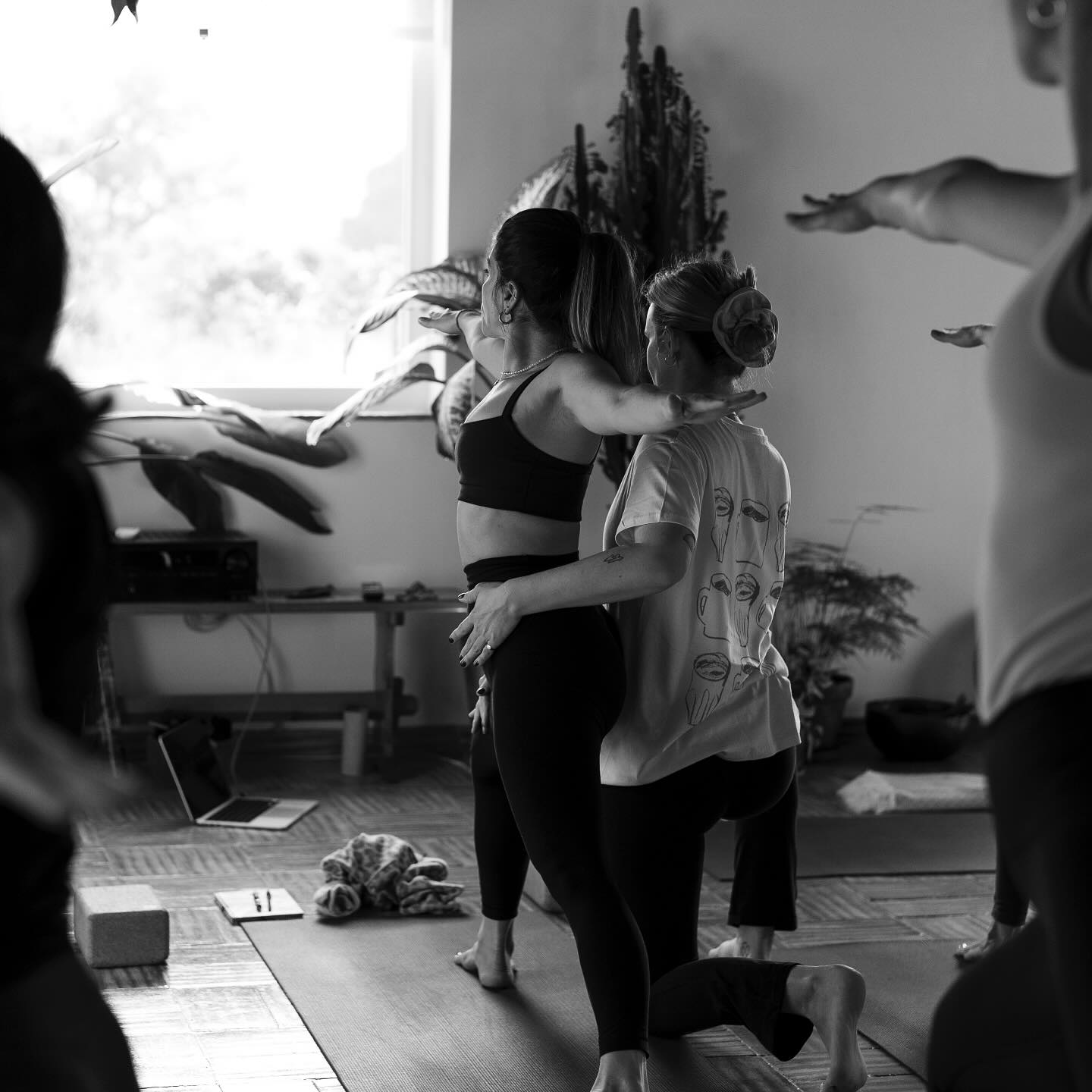 Held & Safe ๐๏ธ
Receiving hands on adjustments is one of my favourite things when I attend a class as a student. So a week with @alexa__valentin using her magic touch was a really nourishing feeling. โจ
#handsonhealing ๐ซถ๐ผ
๐ธ @juttachristlphotography
๐ง๐ปโโ๏ธ @insync.club
๐ก @cocoonportugal