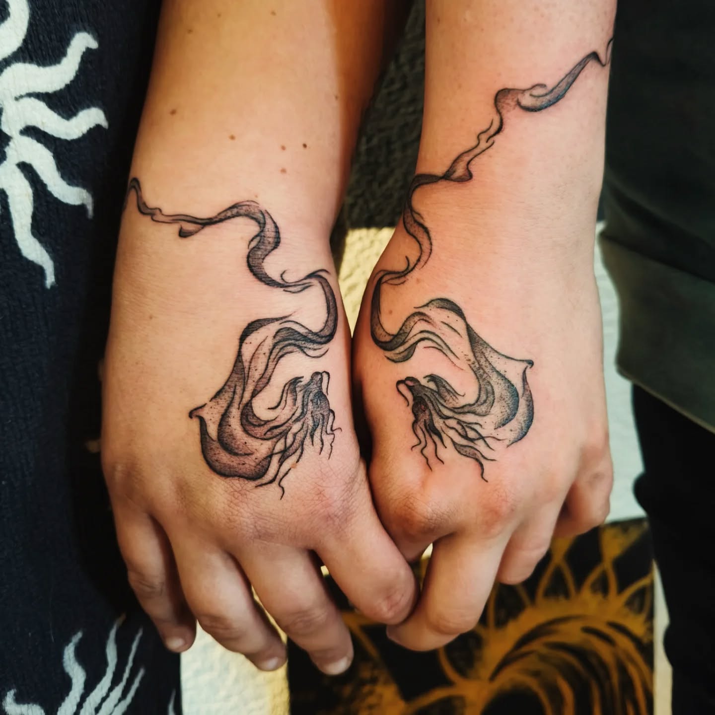 ❤️ Paar Tattoo ❤️
Heute durfte ich dieses schöne Paartattoo für 2 wundervolle Seelen verewigen ❤️
Danke für euer Vertrauen, es war mir eine grosse Freude!
#finelinetattoo #handtattoo #paartattoo #dotworktattoo #symbolictattoo #berntattoo #tattoostudiobern