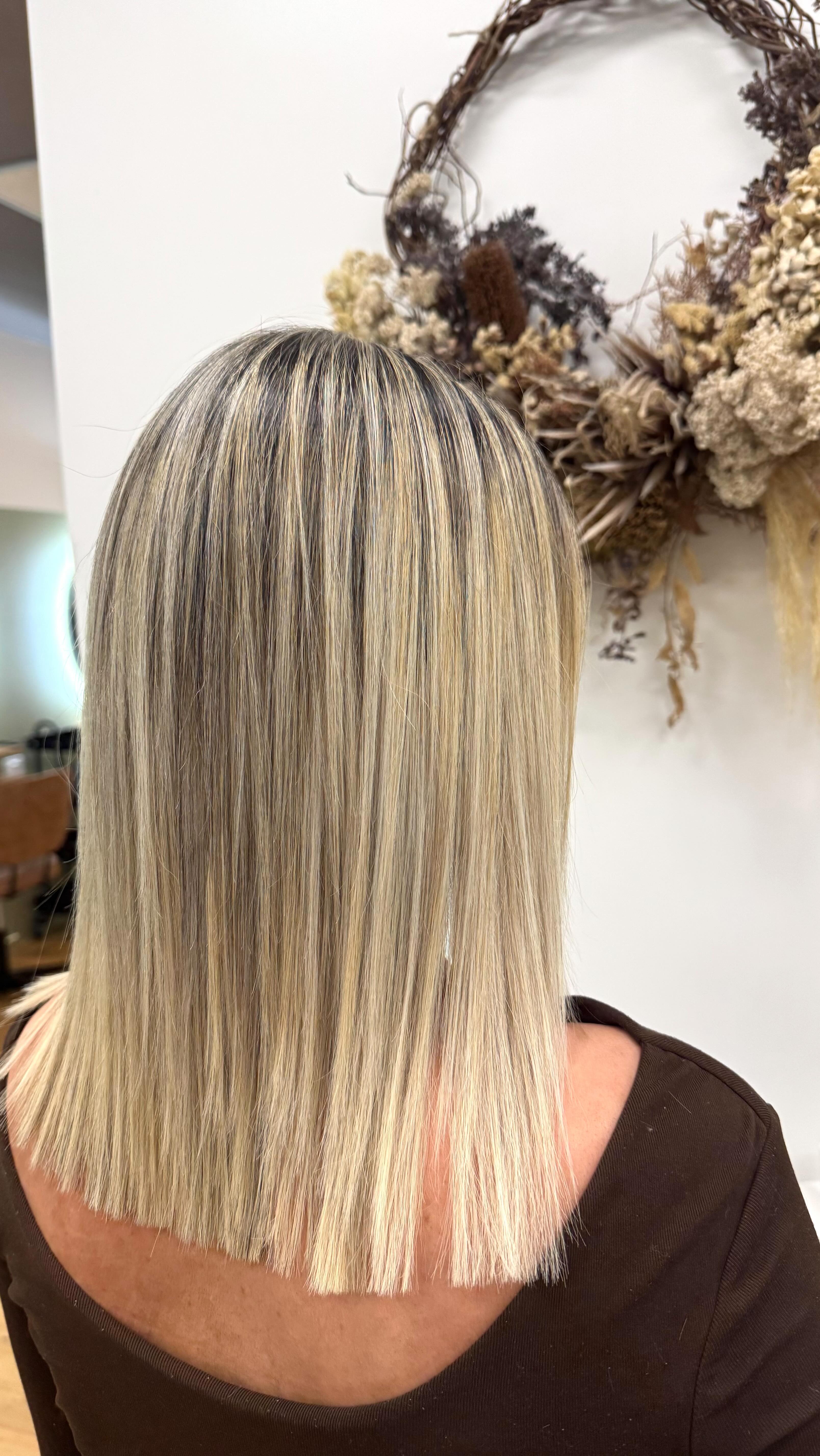Happy hump day ladies! ๐๐ผ
How stunning is this colour created by our new stylist @hairbymoniquemcclune
Her books are now open, so feel free to message the girls to book! ๐ซถ๐ป