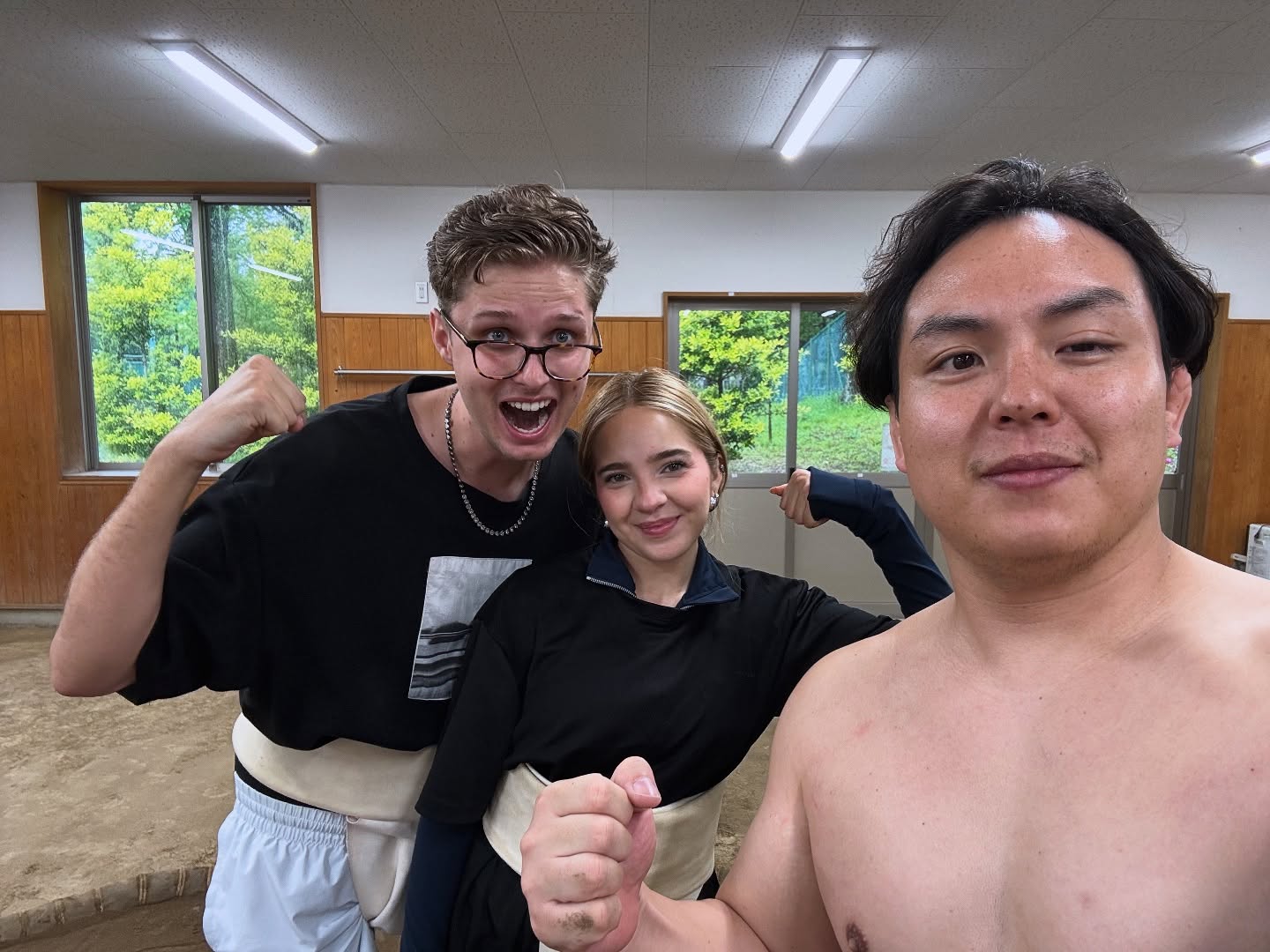 From Mexico 🇲🇽
@zacharyjaquith
@dayanaraurios
#sumo #sumowrestlingmatch #sumowrestling #sumodeadlift #sumosquats #sumoexperience #japan #japantrip #japantravel #visitjapan #visitjapanjp #japaneseculture #sumotraining #sumowrestler #sumofighter #sumotraining #sumoworkout #sumosushi #grandsumo #thingstodotokyo #japanitinerary #shiko #suriashi #teppo #tokyo #сумо #sumô #rikishi #sumolife