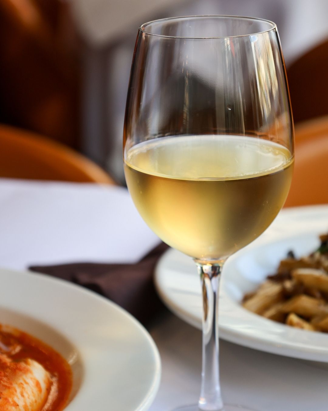 Golden hour in a glass โจ Sip, savor and unwind with a crisp pour tonight.
Make your reservation at Zarletti.net
โข
โข
โข
#WineTime #mkeFoodies #ItalianFood #Vino #WhiteWine #mkeEats
