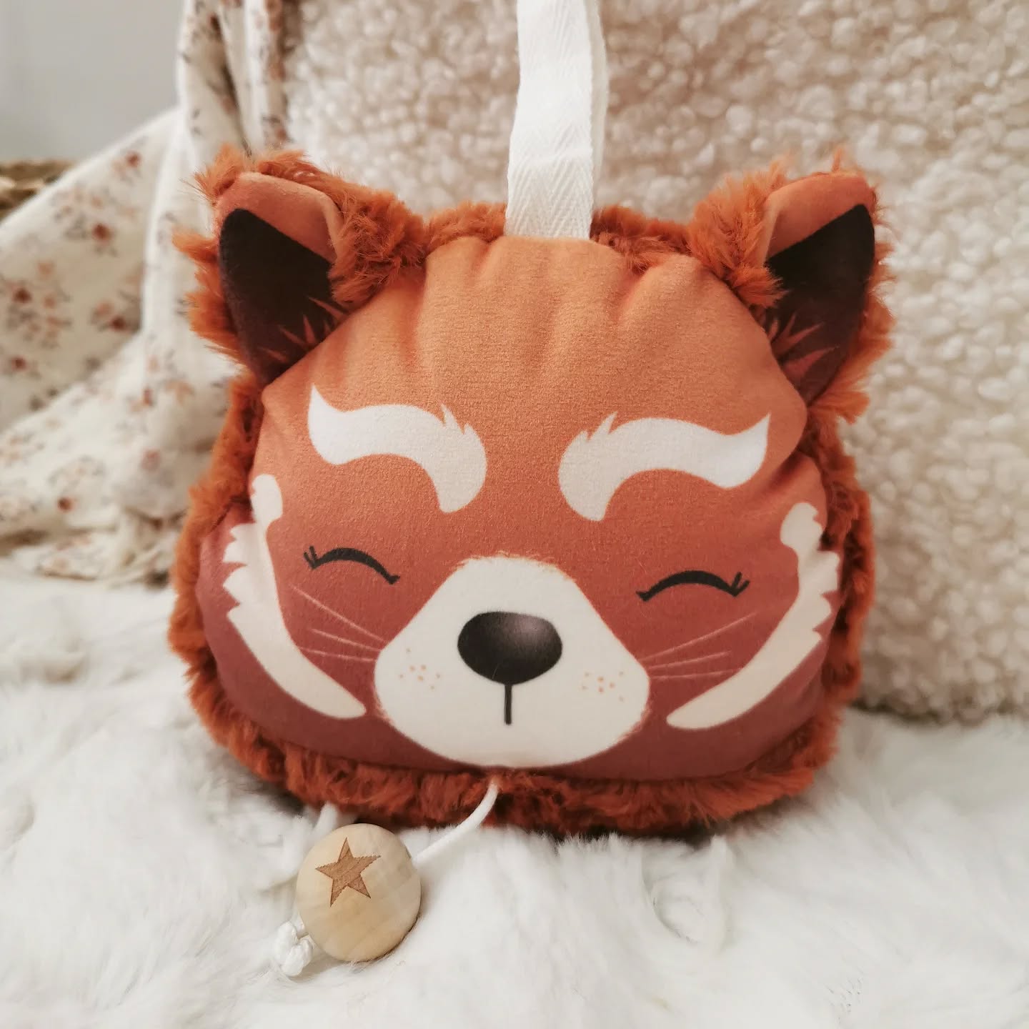 Peluche musicale Panda roux 🐼🧡
Je prends enfin un peu le temps de faire des photos de la collection panda roux ! Je la trouve trop jolie et j'espere qu'elle va vous plaire aussi 🤗
Comme pour les autres méliNimaux vous pouvez commander tous les articles à associer au doudou pour faire de jolis cadeaux de naissance aux petits bébés qui vous entourent 😁😍
Je vous montre très vite la suite... Trousse de toilette, débarbouillettes, lingettes lavables, protège carnet de santé, serviette élastiquée, veilleuse...
#creationbebe #creatricedoudou #cadeaudenaissance #mumtobe #decorationchambrebebe #artisanatfrancais #pandaroux