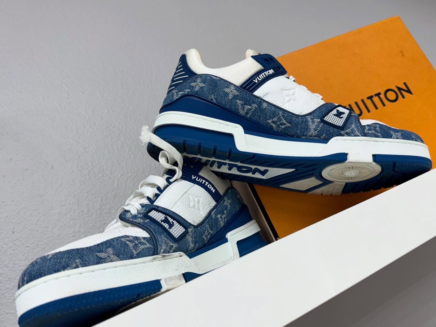 We carry a bit of everything! From shoes and purses to watches and diamonds you never know what will come in! So be sure to stop on by to take a look! New items coming out daily!