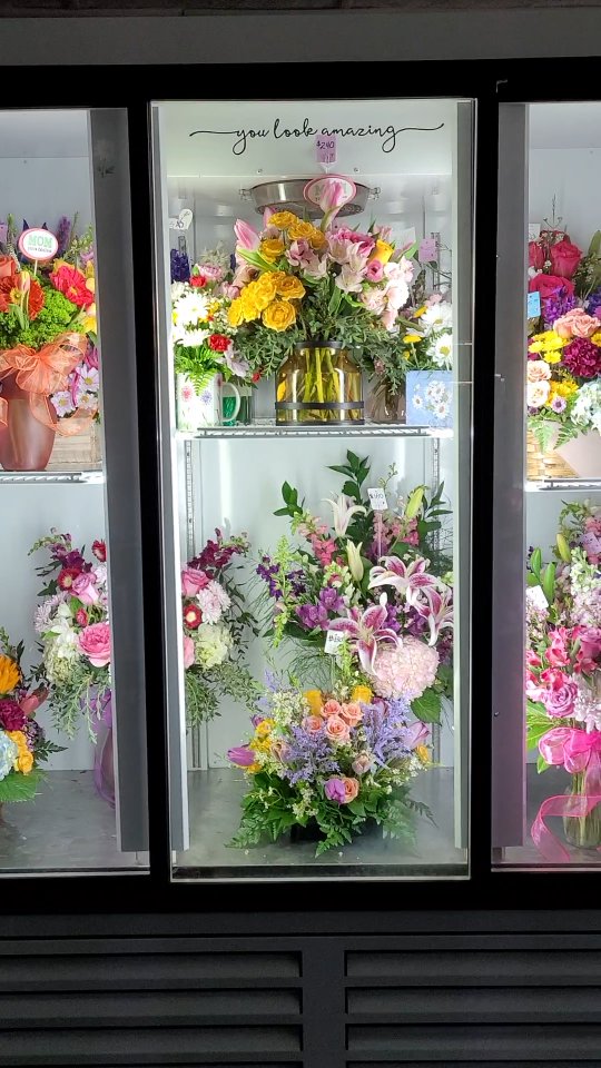 ✨️It's almost Mother's Day!✨️ It's not too late to order to get exactly what you want, but we have plenty of grab n' go options available. 😁💐 Open 9am-7pm today and Friday, 10am-2pm Saturday. 💕
#mothersdayflowers #mothersday #showmomyoucare #grabngoflowers #flowerchildfloral #shoplocalmn #flowershop #smallbusiness #internationalfalls