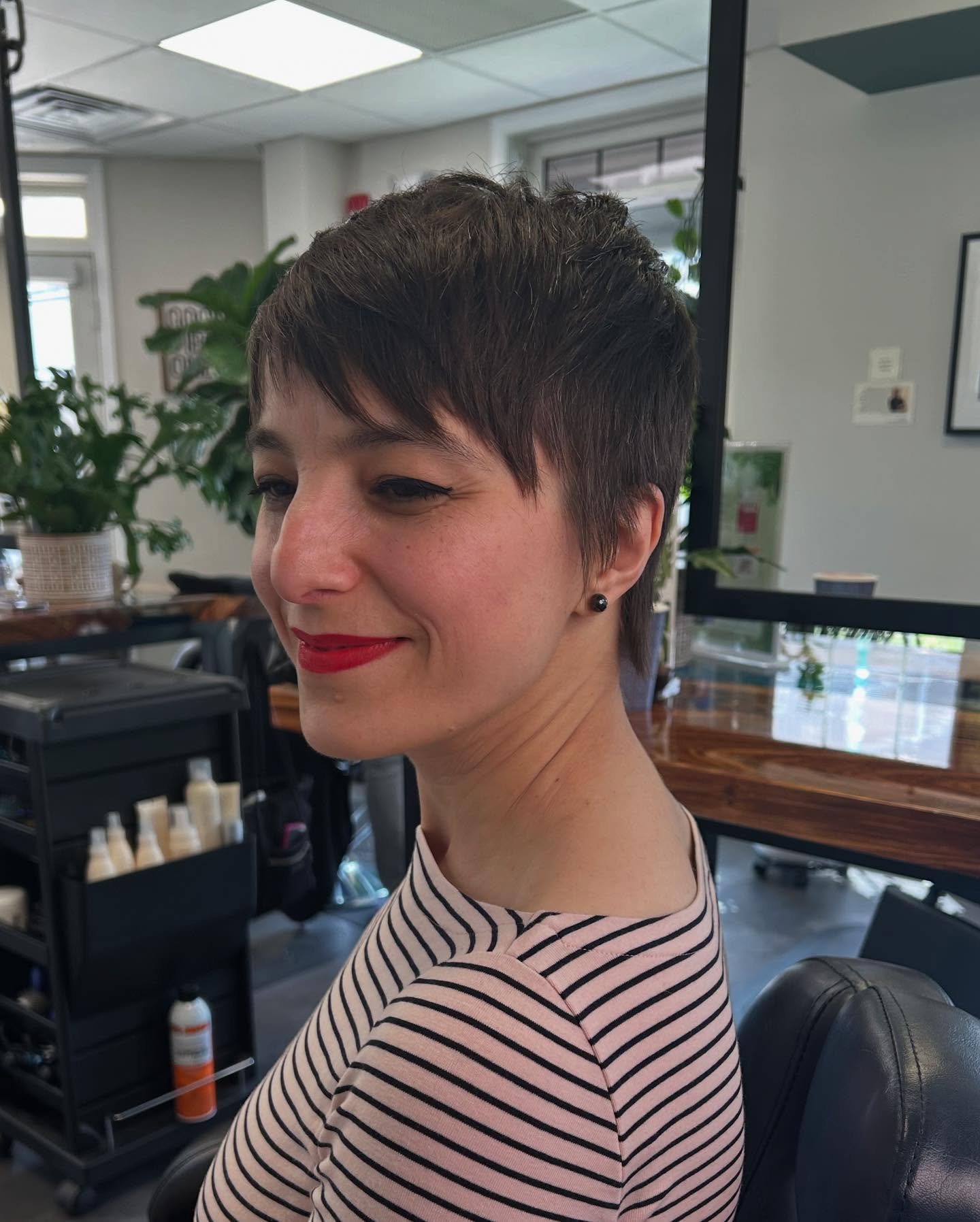 At Studio 571, we pride ourselves on perfecting every desired length. We are taking the time to showcase some of our beautiful short pixies and bobs done all of our master artisans. Thinking about entering summer with a shorter look? Give us a call and ask for any of our artisans! 609-799-4381 #studio571hairartisans #studio571 #njsalon #njsalons #princetonsalon #discover #haircare #shorthaircuts #pixie #pixiehaircut #bob #summer #summercuts✂️☀️ #summercuts