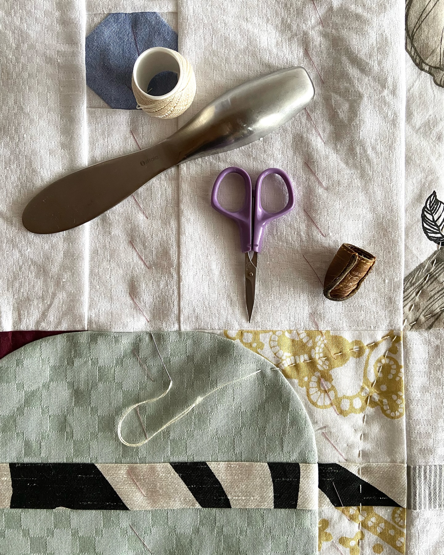 Layer by layer, stitch by stitch - this piece slowly came to life 💫 In the first pic, I’m adding hand quilting, bringing texture, strength, a unique rhythm and handmade touch to the surface. In the second and third pic I’m basting the layers together. Can’t wait for you to see the end result ☺️🙌
#atelierveini #quilting #handquilting #textileart #makingof #upcycledtextiles #creativeprocess #handcrafted #slowmade