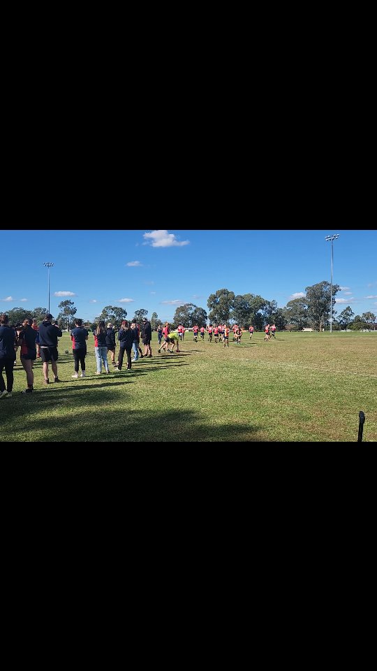 Game Day / Family Day / Sponsors Day...it was all happening @mightydubbodemons today! Karina was busy strapping shoulders, knees, ankles, wrists along with warm up and cool down micro treatments.
Great seeing so many locals out supporting their AFL team.
Left early due to a bug deciding a head on impact into my eye was a fun way to finish it's life! My eye isn't happy either π
#sportsmassagedubbo #athleterecovery #remedialmassagedubbo #supportlocalteams #eyesore