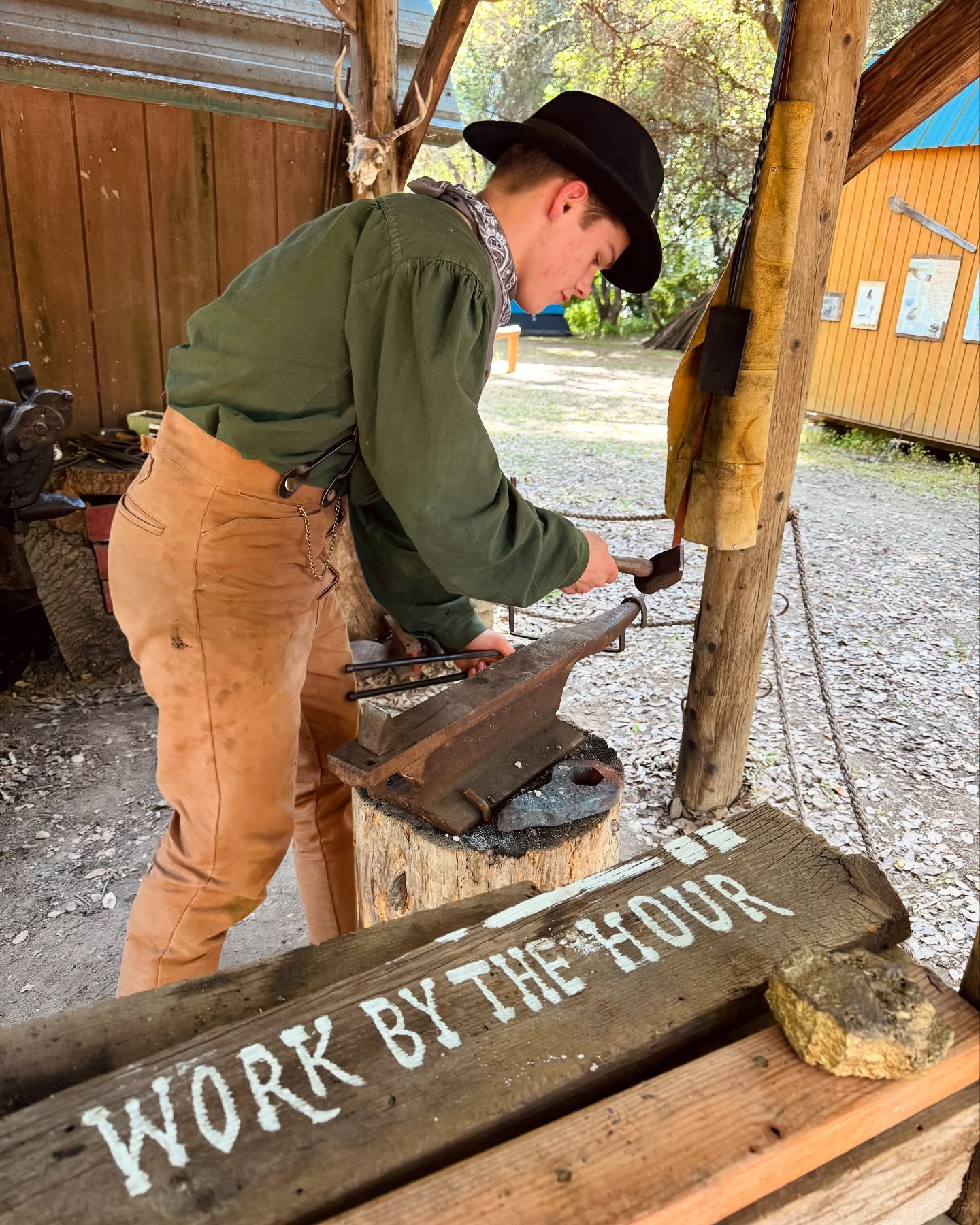 Just some good old-fashioned 49er fun! 🥾☀️🌿