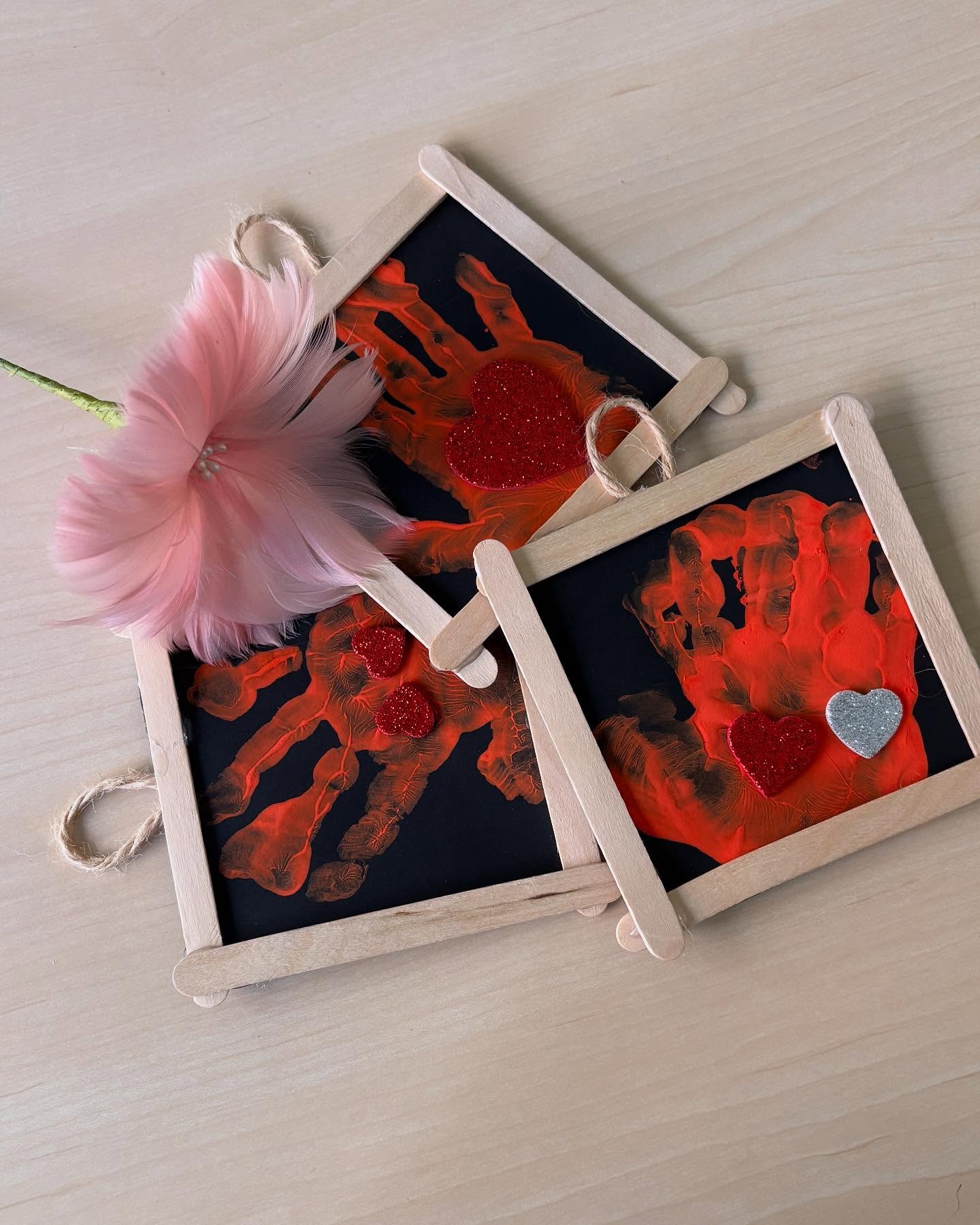 Wir wünschen allen Müttern einen wunderschönen Muttertag – mit Liebe gebastelt von unseren kleinen Künstlerinnen und Künstlern💝💐 #kita #kindergarten #muttertag #kinder #kids #muttertagsgeschenk #basteln #kreativ #geschenk #liebe