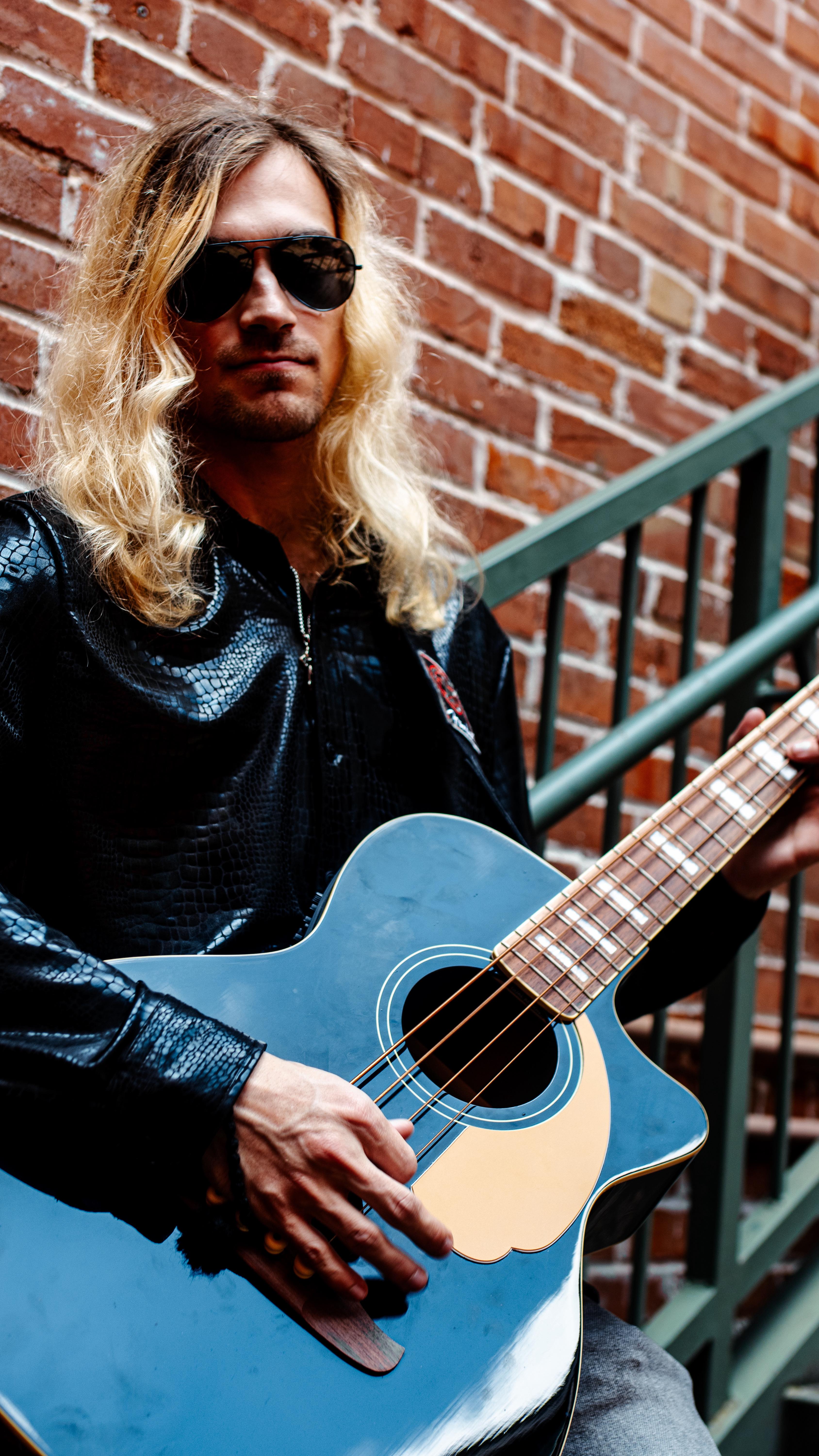 Hey look we wrote a descendants song! Anyways yeah everyday we’re getting a bit closer to hitting the stage again and we’re super stoked about what’s coming 😎 things are starting to sound super cool.
#punk #metal #grunge #alternative #altmetal #bass #guitar #tobias #jackson