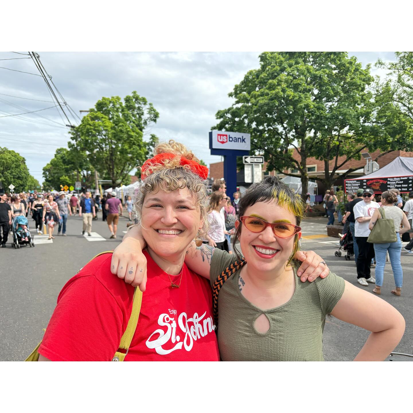 ❤️Just want to give some love to St. Johns❤️
The weather was perfect yesterday, the @sjbizarre was hoppin’ and the @stjohnsparade was so fun to watch and it just made me so happy to be in this community😍
I got to spend half the day selling cute merch for the Bizarre and then later for the @stjohnsboosters - for a gal that loves merch and loves to people watch, this was really a delight. Ran into Emily @scissor_witch and made Brian snap this cute pic of us.
Can’t wait till next year! And so glad the rain held off until today😅