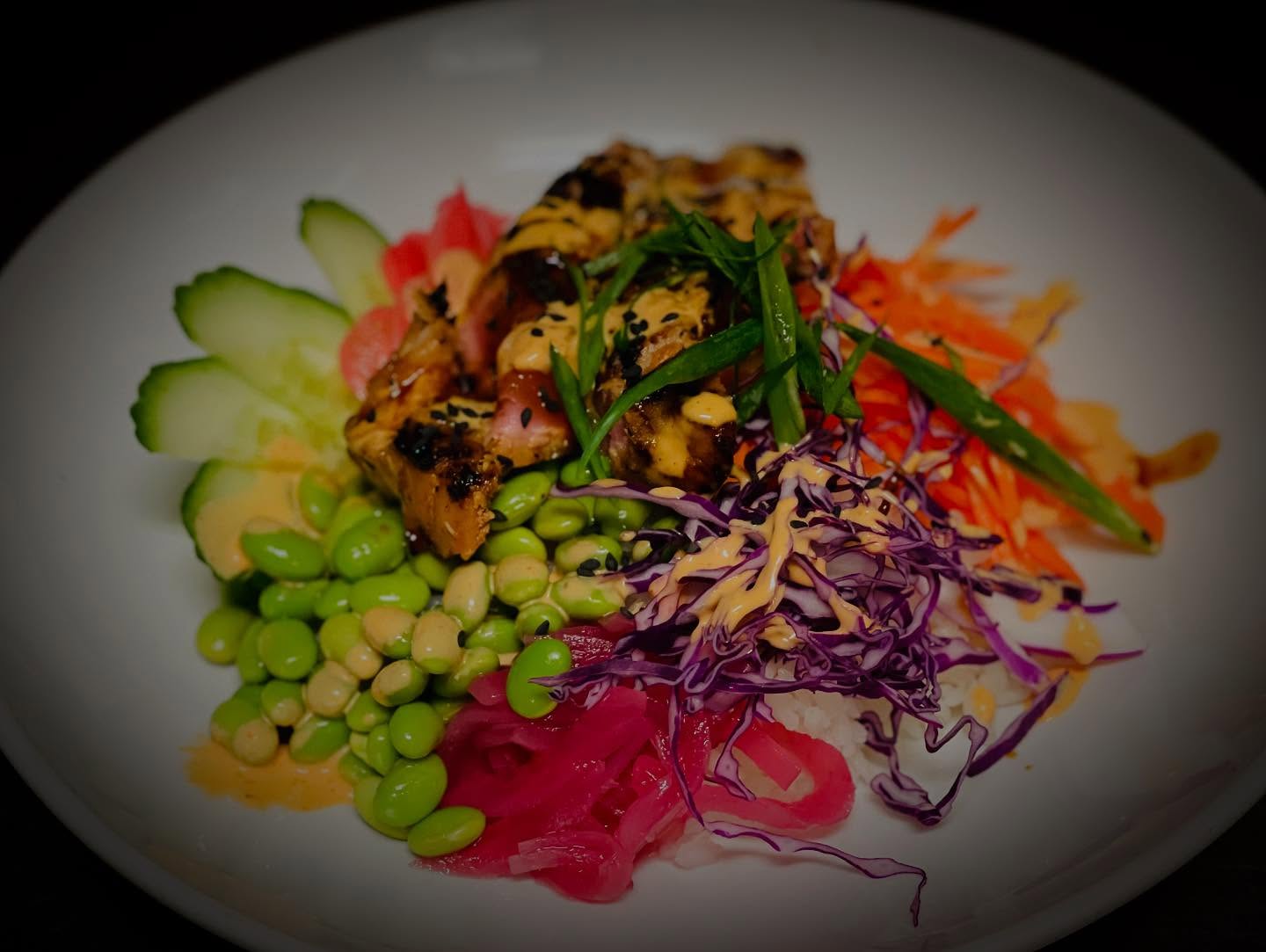 🥕 5/9 & 5/10 WEEKEND DINNER FEATURES 🥕
.
#pokebowl #tofu #freshfood #downtownplattsburgh #twistedcarrot #plattsburghrestaurants #cheers