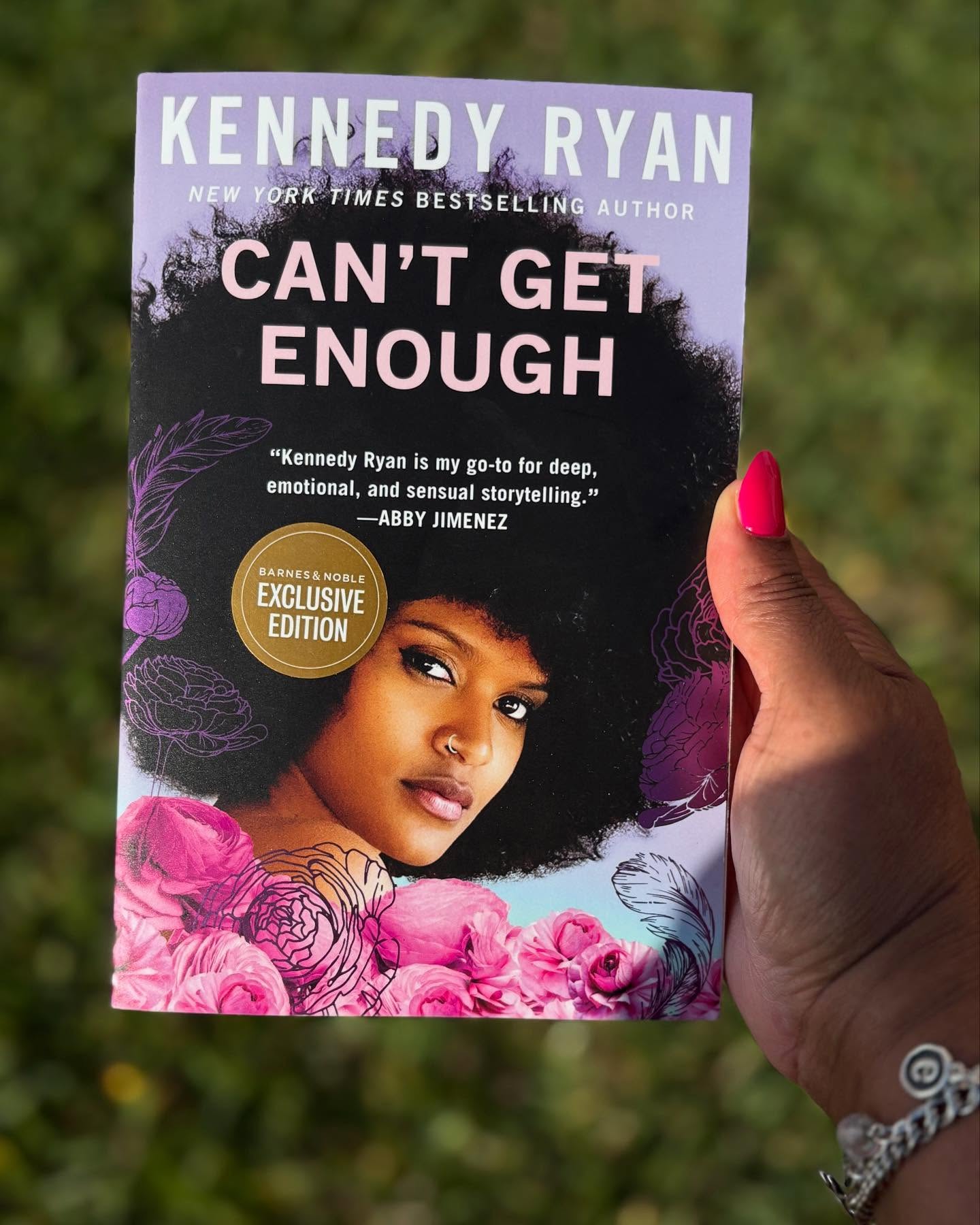 When @kennedyryan1 revealed this cover I knew I was gonna own this book!! Beautifully Purple with an Afro Goddess representing Hendrix!!! YASSSSSSS ❤️👏🏽👏🏽👏🏽👏🏽 I’m currently in a chokehold and will report back when finished!!! #bookcover #CantGetEnough
“Cameo brings the people together”~Hendrix #tbh