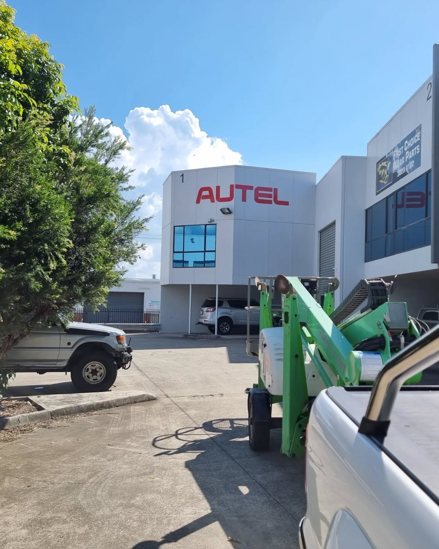 Simple but very effective sign, large 3d cut acm letters installed on fascia, and high quality long lasting acm pylon signage. #autel #autelaustralia #tradequalified #hcsigns #capalabasigns #capalaba #capalabasignwriter