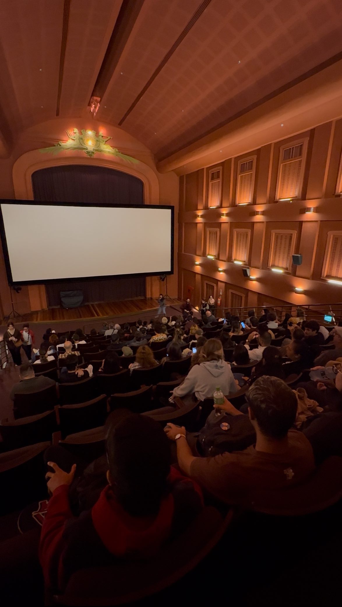 Daniela Mazzilli, diretora da @cinematecacapitolio, conta um pouco sobre a obra de Samson Young, que ocupa o espaço durante a 14ª Bienal do Mercosul, e os encontros do Cine Estalo, promovidos pelos Programas Públicos.
Confira a obra de terça a domingo, das 14h às 19h, e o Cine Estalo - com todas as sessões gratuitas - nos dias 15, 20, 27 e 29.05!
Apresentado por: @petrobras
Produção: Fundação Bienal do Mercosul
Apoio Institucional: @unescobrasil, @tjrsoficial, @ccmarioquintana, @museumargs, @farolsantander, Procempa e Bancos Sociais, @instituto.ling, @institutocervantesportoalegre, @eflcultural, @instituto.rouanet, @fundacaoibere e @pucrs
Apoio: @irigaray.guindastes, @lojaspompeia, @gangoficial, @riograndeseguros, @iguatemipoa, @agibank, @vulcabras.oficial, @dufriorefrigeracao, @roxcode.io, @brdeoficial e @art.hoteltransamerica
Media Partner: @grupo_rbs
Apoio Premium: @lojasrenner, @bluevillealimentos e @gerdau
Patrocínio: @crown.embalagens, @caixa, @prefpoa e @governo_rs
Patrocínio Master: @santanderbrasil @banrisul
Financiamento: PRÓ-CULTURA - Lei Estadual de Incentivo à Cultura - #proculturars @sedac_rs #culturaessencial
Realização: Lei Federal de Incentivo à Cultura
#14BienalDoMercosul #BienalDoMercosul #BienalDoMercosul2025