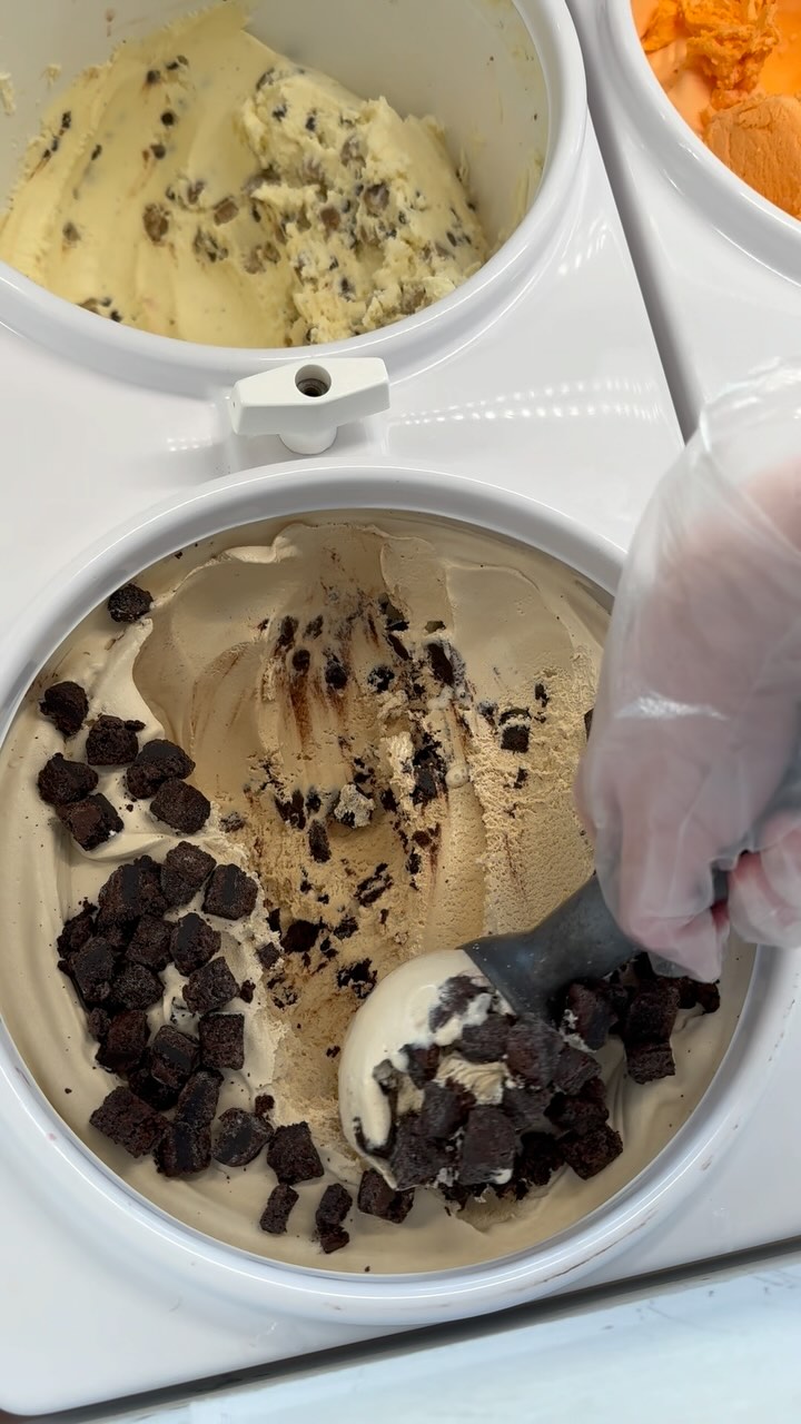 Cold Brew Brownie 🤎☕️
#scratchicecream #scratchicecreamke #icecream #wisconsin #milwaukee #westallis #brookfield #summer #icecreamlover #mkefoodie #milwaukeefoodie