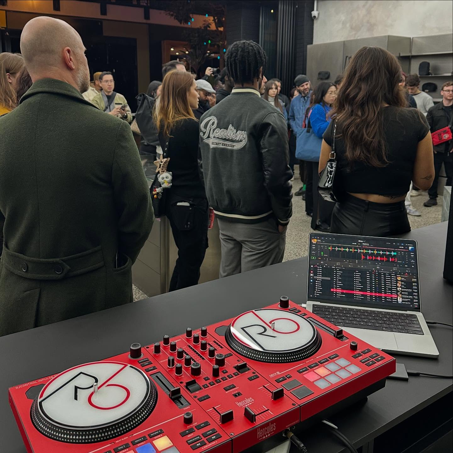 Big thanks to @alpakagear.au having me set the mood for the opening of Melbourne Design Week @carryingloud.mdw #thernbdj #corporatedj #melbournecorporateevents #melbournedj