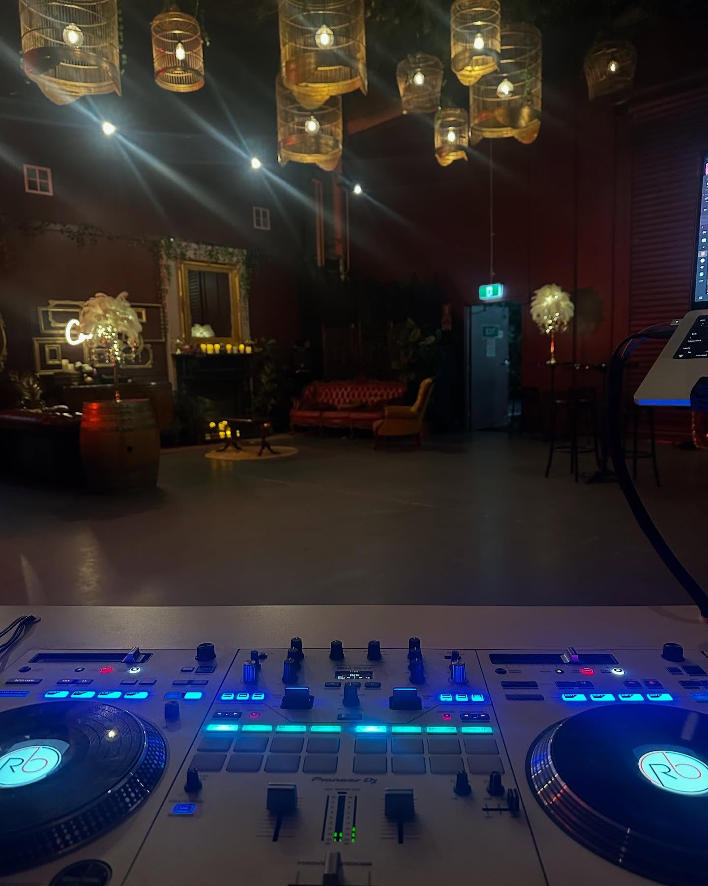Great little venue @curious.events.melbourne #melbournedj #melbournedjhire #thernbdj