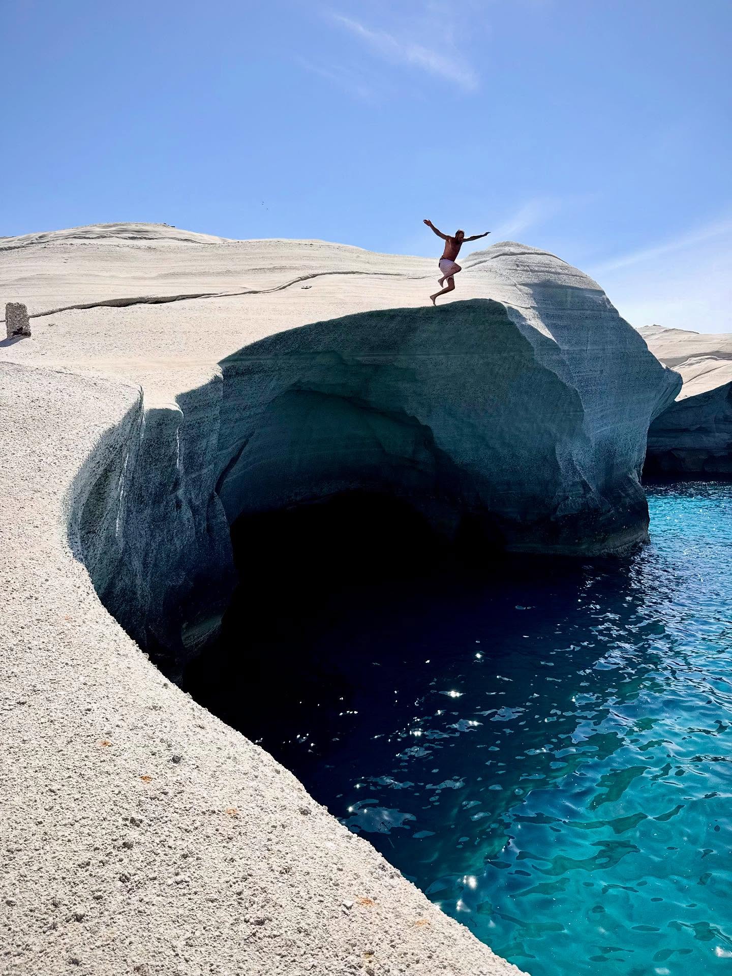 The āyangā to my yin 𩵠@mrhardy
.
.
.
.
.
.
.
.
#sarakinikobeach #greece #milos #greekisland #travel #travelphotography #mylove