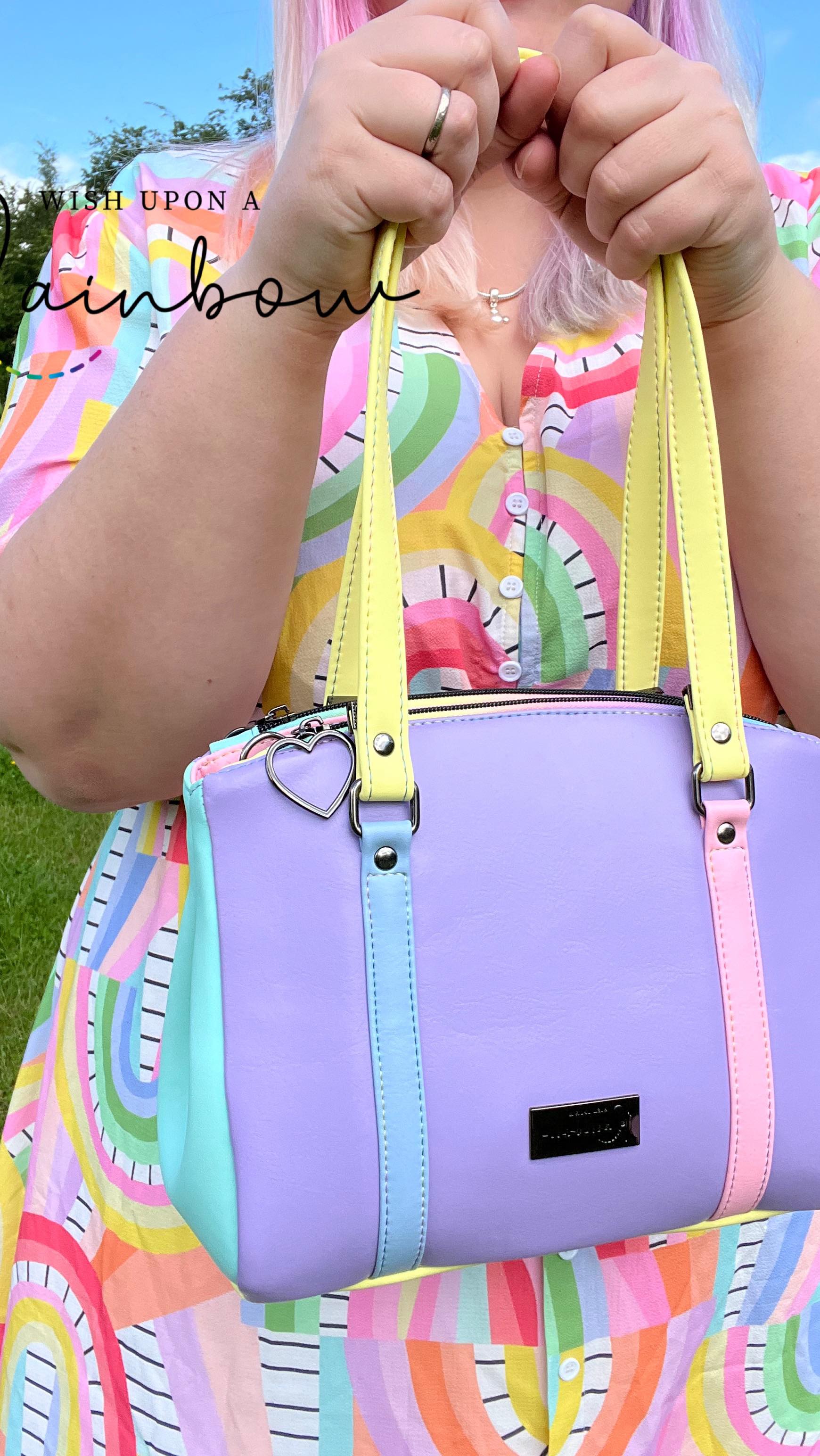 My take on this trend but reflecting on the sewer I was, compared to the sewer I was now!
Honestly learning to sew bags now is so much easier than it was back then, there were far fewer resources and materials available to us! Now thereās every zip colour under then sun, so many patterns, and tutorials! But in a way Iām pleased I had to go through all the trail and error myself as I know itās made me the problem solver I am today š„°šš¼.
I wonder what the next 8 years will bring.
#thegirliusedtobein2017 #smallbuisness #smallbuisnessgrowth #sewer #sewing #selfimprovement