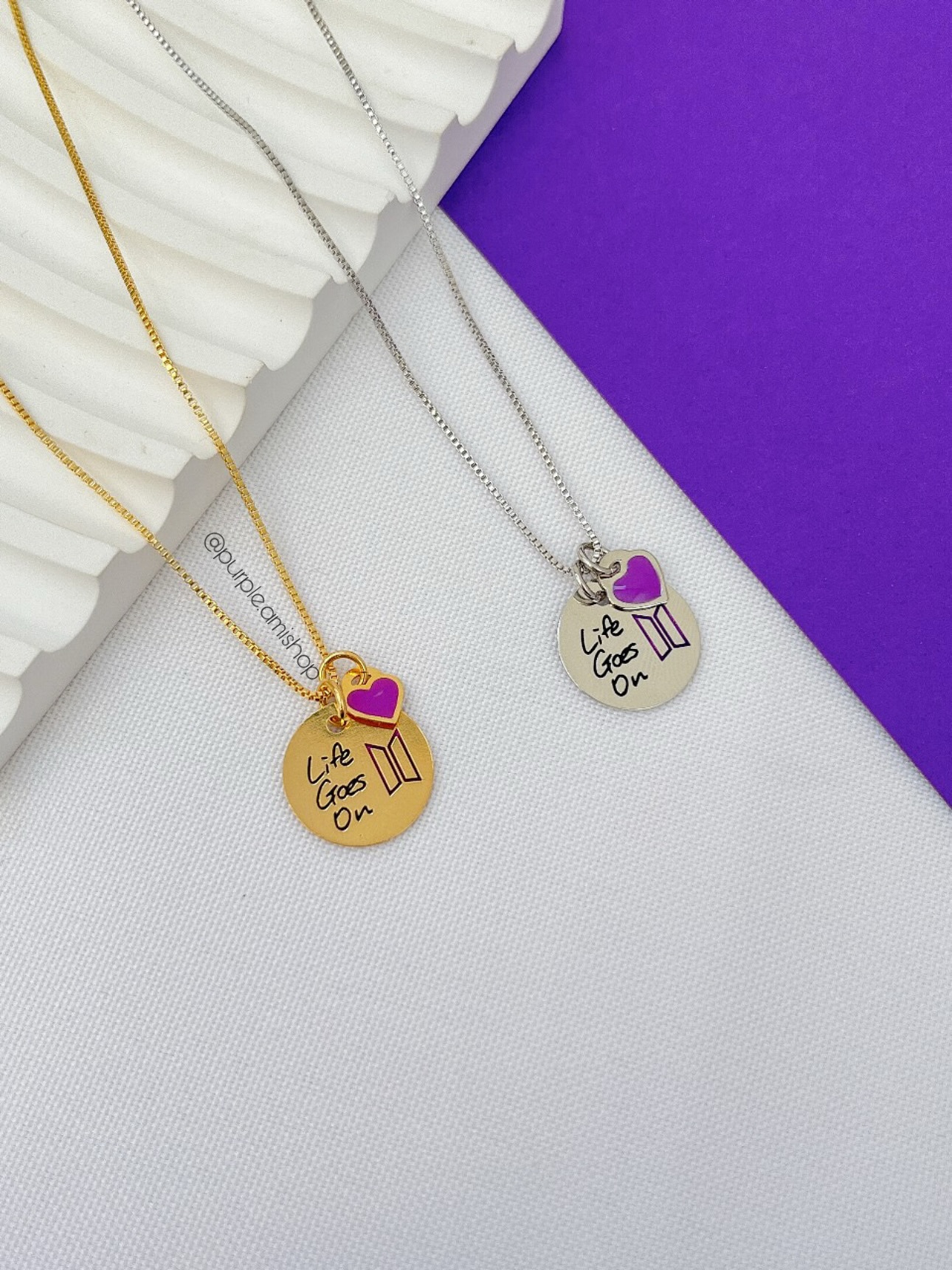 Nosso colar “Life Goes On” banhado a ouro e prata, com um design minimalista e cheio de significado.
Disponível através do link na bio 💜
#bts #btsxarmy #barmy #btsbrasil #btsacessories
#btsacessorios #bangtansoneyodam #bangtanboys #bangtanstyle #btsarmy #army #armytoarmy #kpop
#kpopfashion #fanmade #lifegoeson #rm #jin
#suga #ihope #jimin #taehyung #jungkook #bts #btsacessorios #btsfanmade