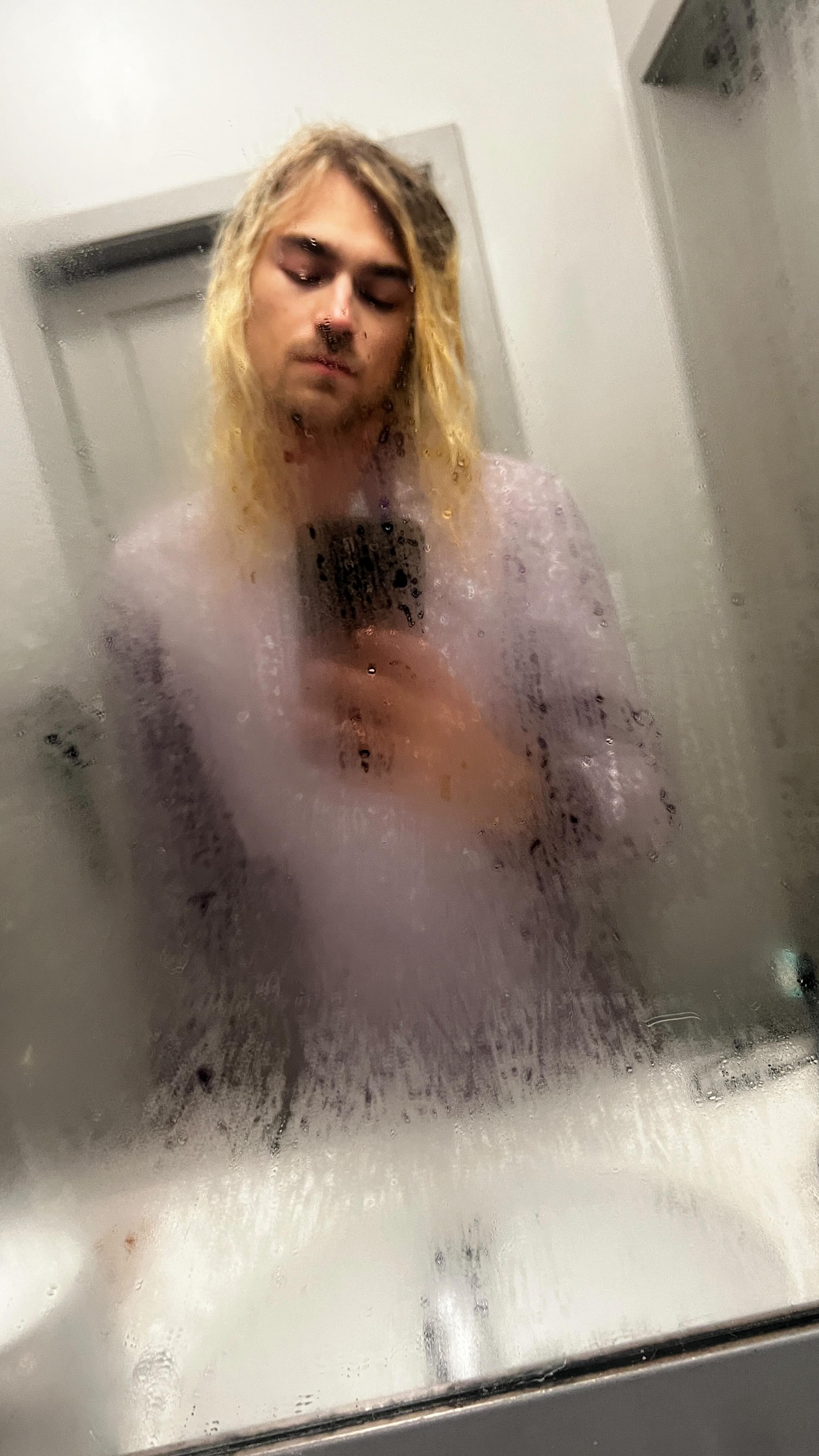 My NEW song FORGIVE ME comes out tonight at midnight tonight! Make sure yall tap in and get that presave done! Send me a screenshot of your presave confirmation, and when the album drops I’ll send you something special!!
#music #metal #blackened #gothic #grunge #alternative #alternativemetal #blackmetal #grungemetal #tobias #gibson #fender