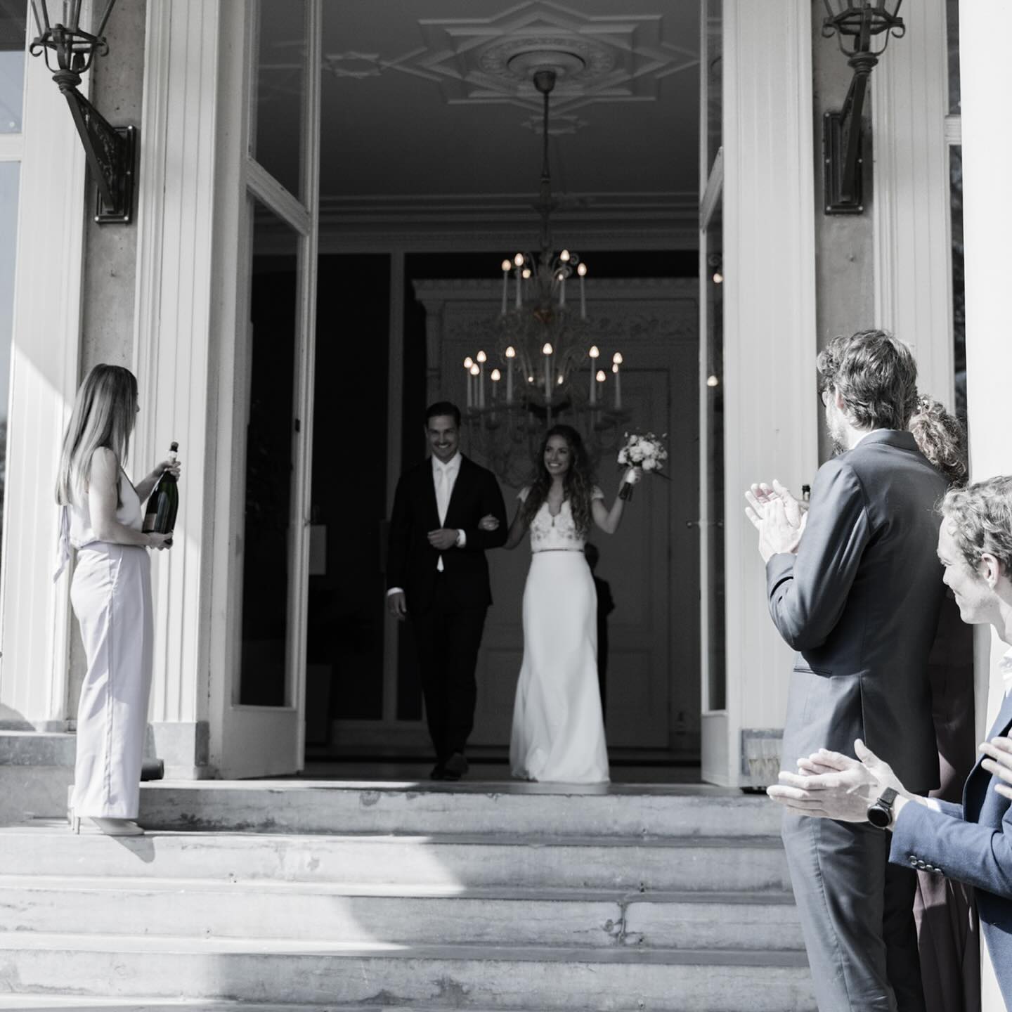 I must confess: this beautiful day, stunning location, smiles and happiness, love in the air - it all made me want to get married again. If all goes well I will never get a chance to do it all over again 🙈no pun intended!
For days like this, for moments like this I live and I shoot 💖
Incredible couple Iris & Wouter 😍
#weddingday #newlyweds❤️ #bridalphotoshoot #blackandwhite #happilyeverafter