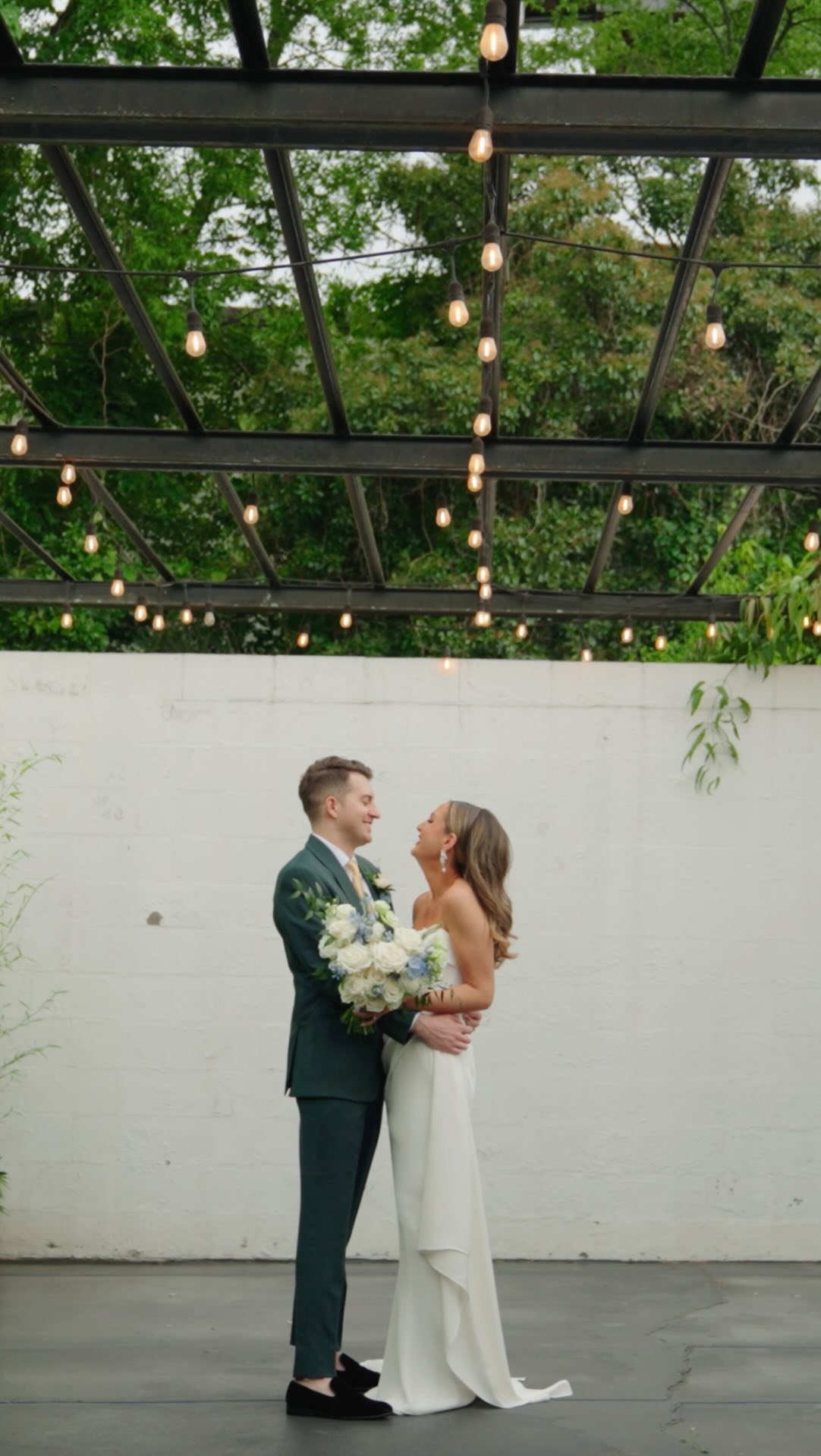 from their first date at a tiki bar in New York to creating a beautiful life in ATL with their pups Nico & Ollie, Kerry & Kyle were ready to tie what his mom referred to as “a very secure knot” 🤍
video: @marycatherinefilms
photo: @somethingbluephotos
planning: @mosaicweddings_
venue: @thecarlylevenue
florist: @araizaflorals
gown: @sarahseven
hmua: @jolieartistryco
band: @emeraldempireband
cake: @confectionperfectioncakes