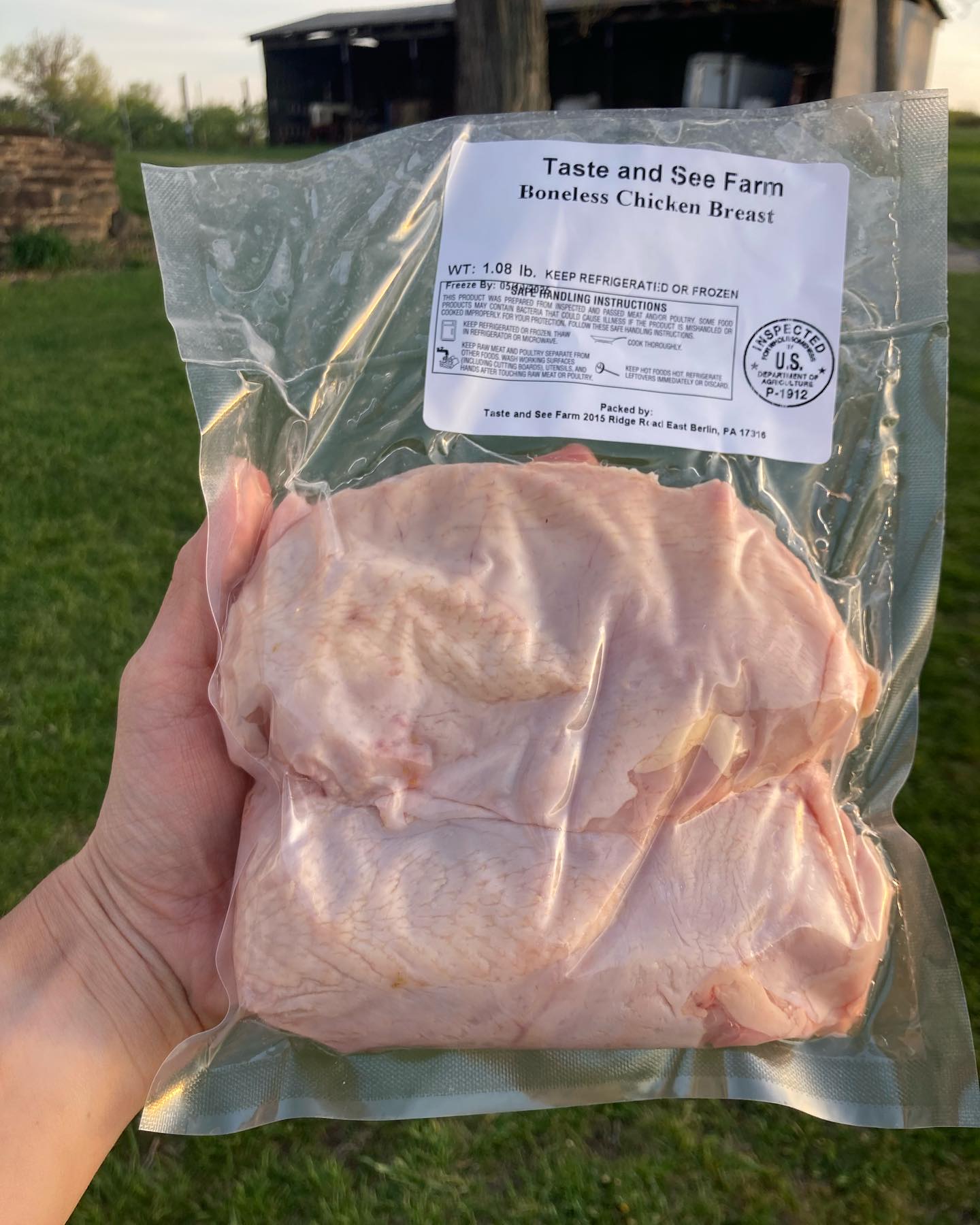 Did you know we have a chicken CSA box that saves you money? Different size options and length of commitments (4 or 6 months)
Pick up on farm, Dillsburg pick up option or delivered to your doorstep depending on your location 🤍
Check out more details on our website!
https://www.tasteandseefarmco.com/product-page/2025-chicken-bundle-6-month-subscription