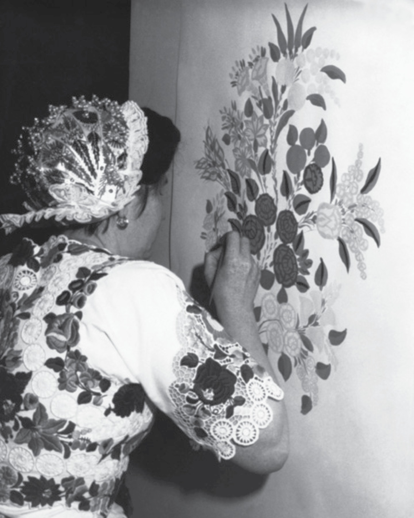 Did you know? 🤔
Kalocsa embroidery wasn’t just for clothing — it was also used to decorate walls, furniture, and even ceilings. A whole lifestyle stitched in colour. 🇭🇺🧵🌸
#KalocsaEmbroidery #FolkArtFacts #HungarianHeritage #StitchedTradition