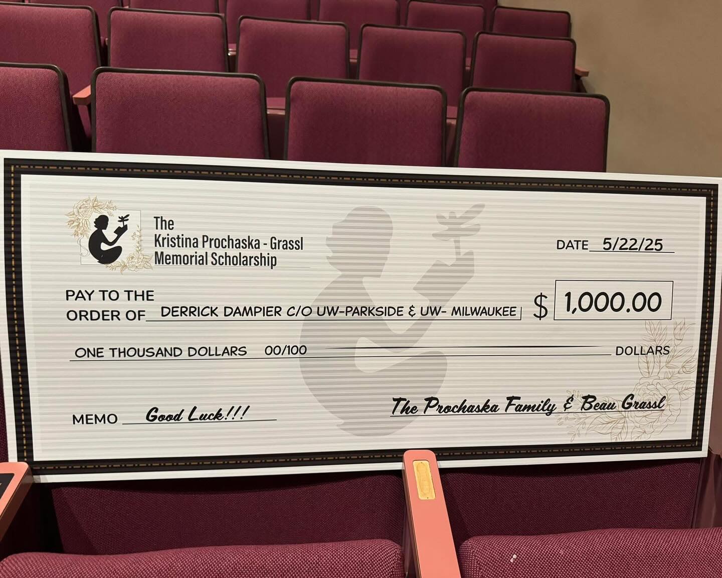 Celebrating the 1st Recipient of Krisi’s Annual Scholarship: Derrick Dampier! ❤️
What an Honor to be a Part of this Amazing Cause! Congratulations Derrick! Well Deserved!
“You are ❤️” Boxes still Available & Ready for Pick Up @viktorijapro House!
Help Support Krisi’s Scholarship & Local Businesses: @shopnaturalnorthern @oregonia_soapworks
https://www.thecelebratecompany.com/product-page/you-are-loved-box