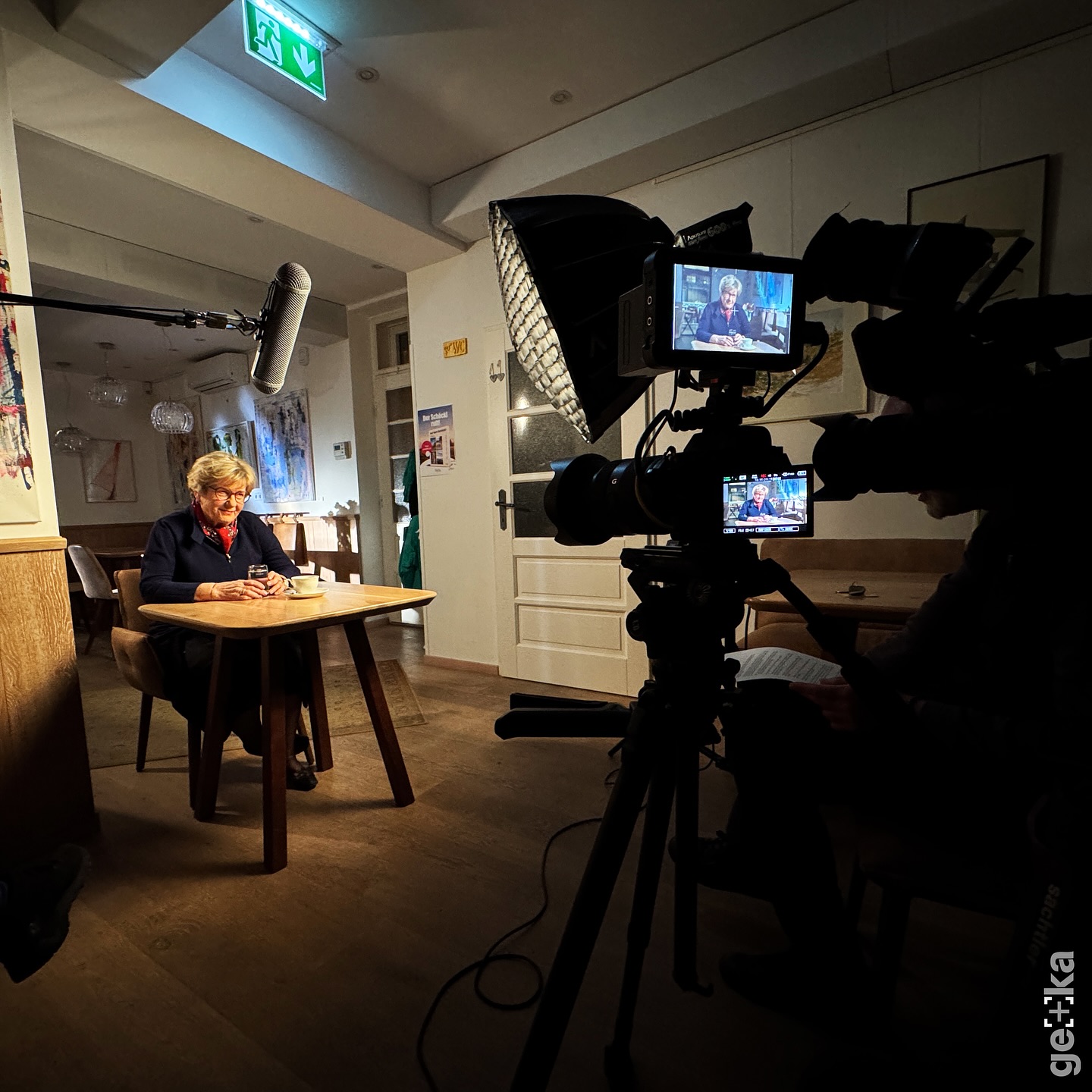 Dreharbeiten für die Steiermark-Doku „Unser Österreich“ zum Gedenkjahr 80 Jahre Zweite Republik.
Mit ZeitzeugInnen, die den Wandel der Gesellschaft in den vergangenen 80 Jahren erlebt haben.
Ausstrahlungen:
21.05. | 22:30 | ORF 2
24.05. | 10:15 | ORF 2
#orf #zweiterepublik #unserösterreich #österreich #filmproduktion #interview #dokumentation #doku #colorgrading #sony #blackmagic #waltraudklasnic #erwinschwentner
© ORF/Regine Schöttl