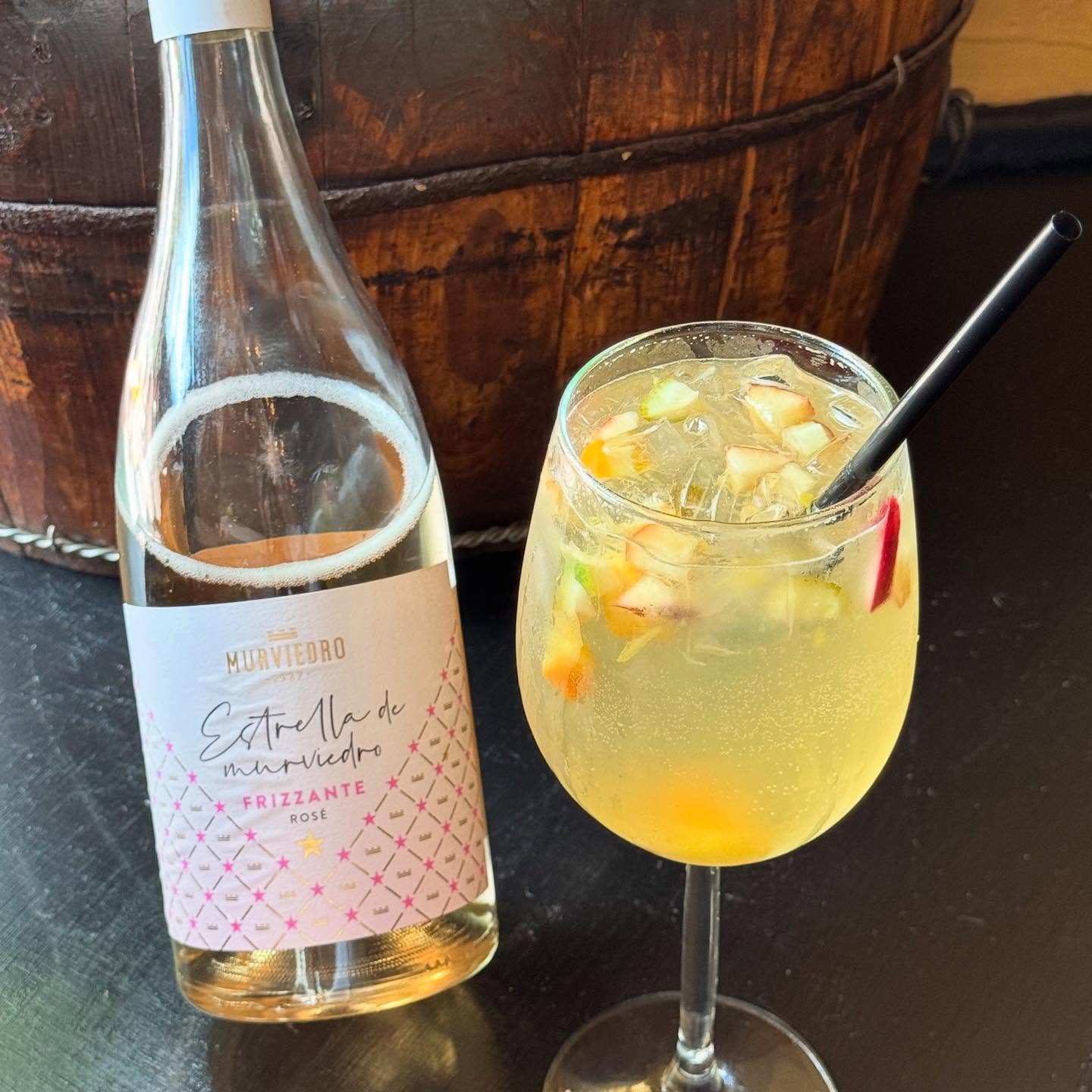SPECIAL ✨ Al Fresco Rosé Sangria ☀️ #rose #frizzante #sangria #tapasandsangria #patioseating #feelslikesummer