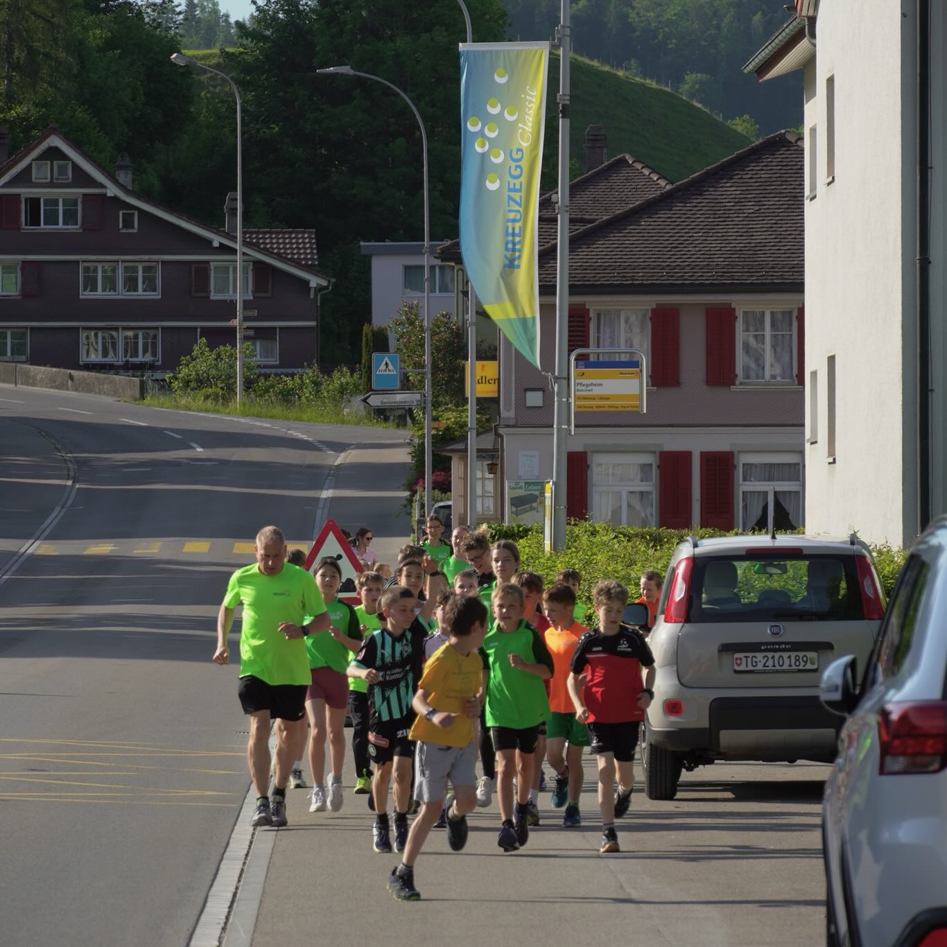 Gestern wurde beim Kids-Training schon mal die Strecke unter die Lupe genommen! 🏃🏼♂️
Am 2. Juni findet das nächste Training statt, bevor es am Kreuzegg Classic richtig spannend wird!🤩
-
#kreuzeggclassic #run #kidsrace #toggenburg #lauf