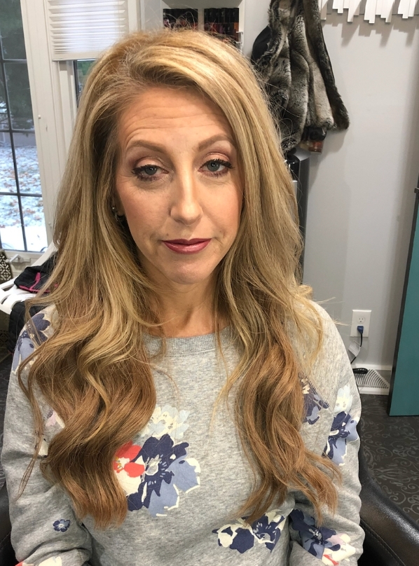 ☀️ Summer is right around the corner… is your hair ready?
Now’s the time to lighten up with bright, dimensional blondes that shine in every ray of sunshine. Whether you're dreaming of soft champagne tones or sun-kissed brightness, our stylists are here to create your perfect summer blonde.
Let’s make this your best hair season yet 💛✨