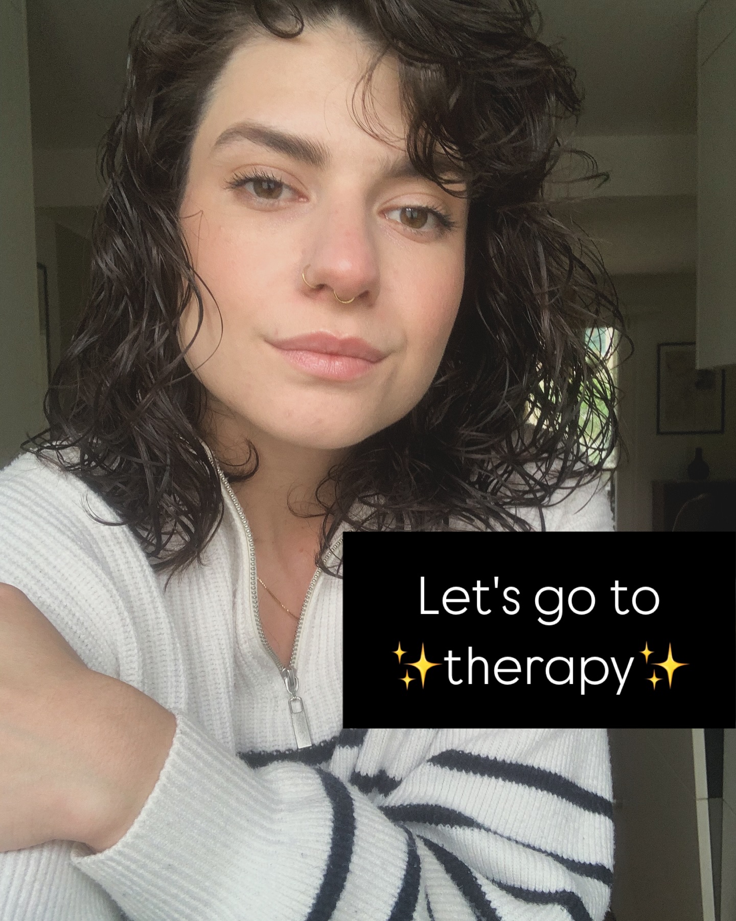 🧡Triggerwarnung: Depressionen🧡
Ich bin "Coachin" und ich kämpfe mit Depressionen.
Darf Sie das?!
"AbEr dann KanNst DU doch gaR NichT RichtiG CoAchen?!" 🫠
Mein Zustand ist ein Auf und Ab. Mal klar. Mal schwer.
Und trotzdem – oder gerade deshalb – gehe ich zur Therapie. Nicht nur, wenn’s brennt. Sondern auch, wenn’s ruhig ist. Auch dann, wenn das Leben Spass macht.
Mein Zyklus spielt für meine psychische Gesundheit eine riesengrosse Rolle. Und das tut er auch bei deiner. Zweifellos. Im Teil 2 werde ich dir mehr hierzu aufzeigen!
Ich gehe zur Therapie.
Weil mein Nervensystem nicht nur Krisen kennt, sondern auch alte Muster, die leise wirken.
Weil ich lernen und wachsen will. Weil ich leben und erleben will und das ständige "überleben" satt habe.
Ich begleite andere. Und ich lasse mich begleiten. Denn auch das ist Stärke.
Ich will kein Geheimnis daraus machen. Ich will Energie daraus schöpfen. Und sie teilen – damit du weisst:
Du musst nicht perfekt sein, um heil zu sein. Du darfst schwanken und trotzdem verbunden bleiben. Ich habe viel gelernt. Und genau das darfst du in meinem Coaching erleben – echt, ungefiltert, getragen. So dass du die ganz tiefen Tiefs nicht auch erleben musst. Das macht mein Coaching absolut einzigartig. Ich begleite dich mit viel Fachwissen und Expertise aber auch mit einem Rucksack vollgepackt mit Erfahrungen am eigenen Körper und Geist.
Ich bin "Coachin".
Nicht weil ich alles im Griff habe. Nicht weil mein Leben perfekt ist und ich alles besser weiss.
Sondern weil ich gelernt habe, mich selbst zu halten. Mich zu fühlen und diese Gefühle zuzulassen.
Wenn du aufhören willst, dich zusammenzureissen:
Du bist nicht falsch. Du bist bereit.
Folge mir für Teil 2🧡
Lasst Liebe da! 🫶
#mrcacademy #coachingfürfrauen #zyklusgerecht #mentalhealth #echtundweiblich #coachmitgefühl #selbstfühlung #coachingohneperfektion#mentalhealth#depressionen#pychischeerkrankungen#trigger#gesundheit#wholefoods