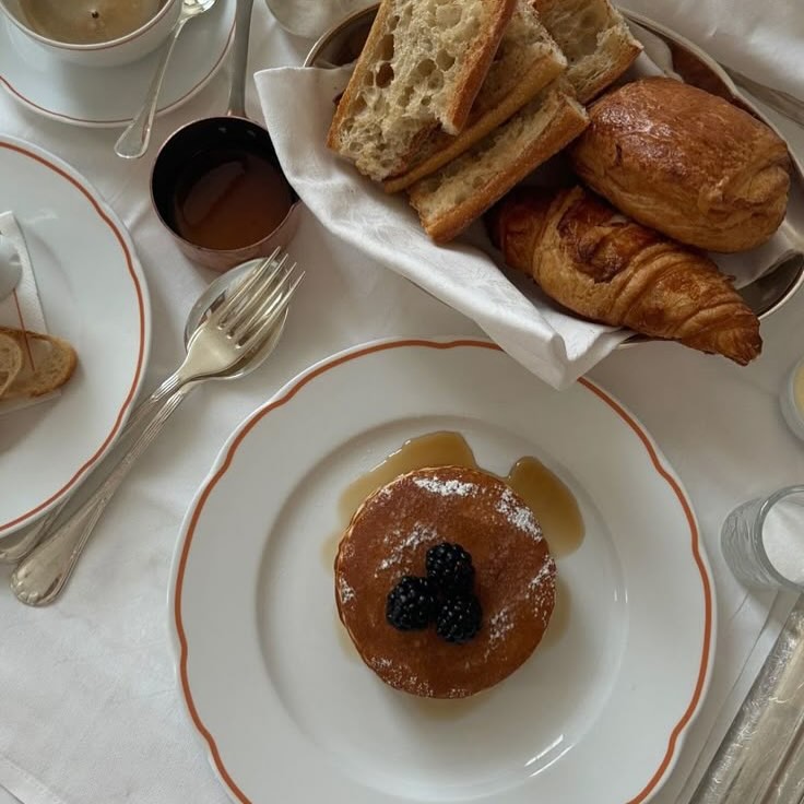 From croissants to culture — discover Paris from its most elegant angle on @parisyacht1