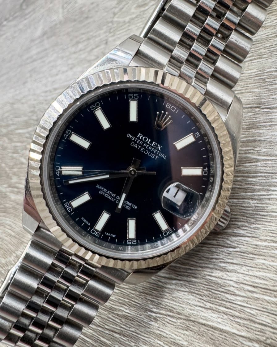 The Datejust 126334 with its 18k gold fluted bezel, deep blue dial, and Jubilee bracelet is the perfect mix of class and confidence. Whether you’re closing deals or making weekend plans, this piece says you’ve arrived.
Stop by Luxe Jewelry today and make every second count.
#Rolex #Datejust126334 #LuxuryWatches #WatchGoals #TimeWellSpent #RolexDatejust #MensStyle #WristGame #LuxuryLifestyle #JubileeBracelet #FlutedBezel #WatchCollector